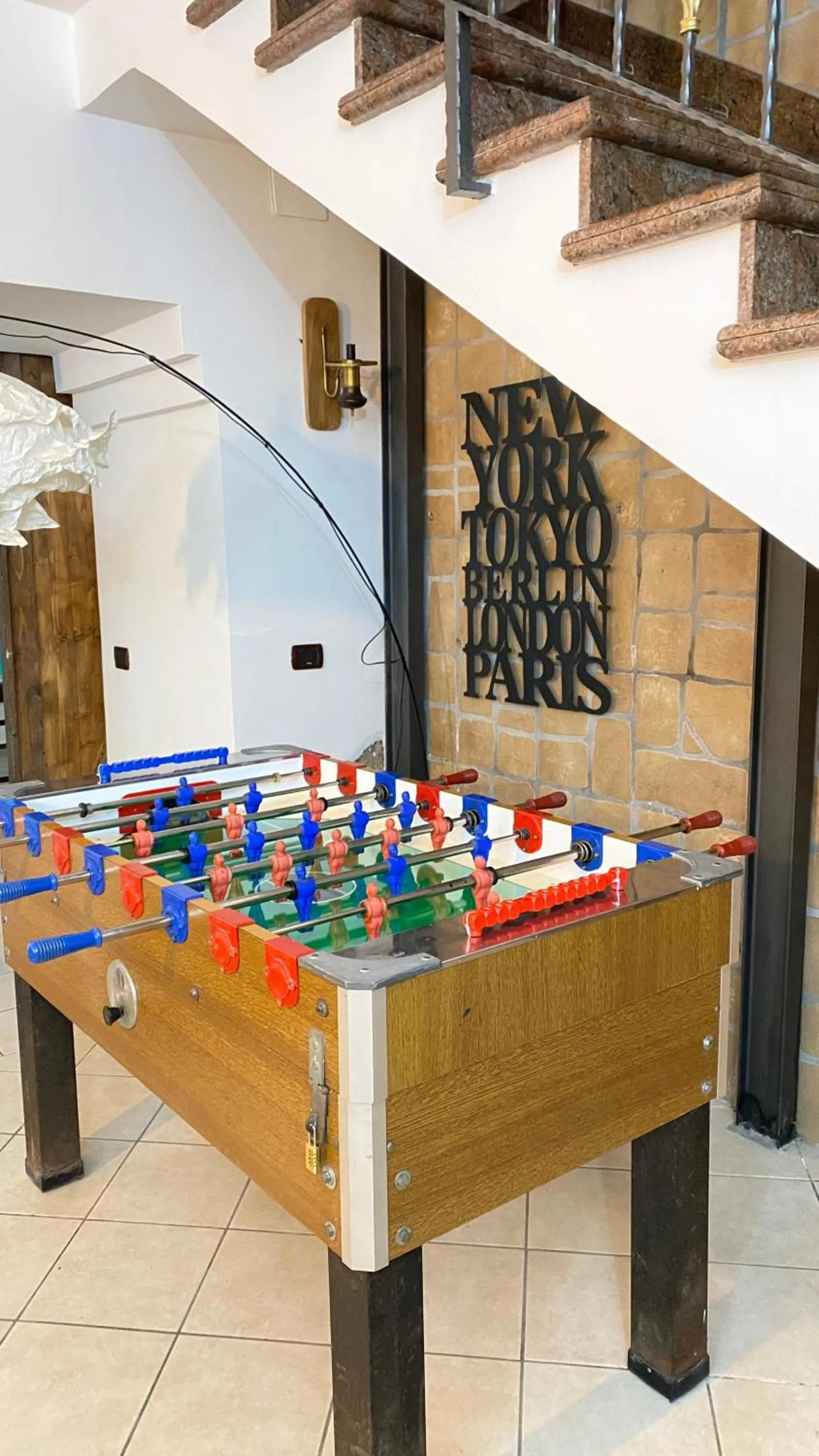 Billiard in loft style taverna con sala giochi