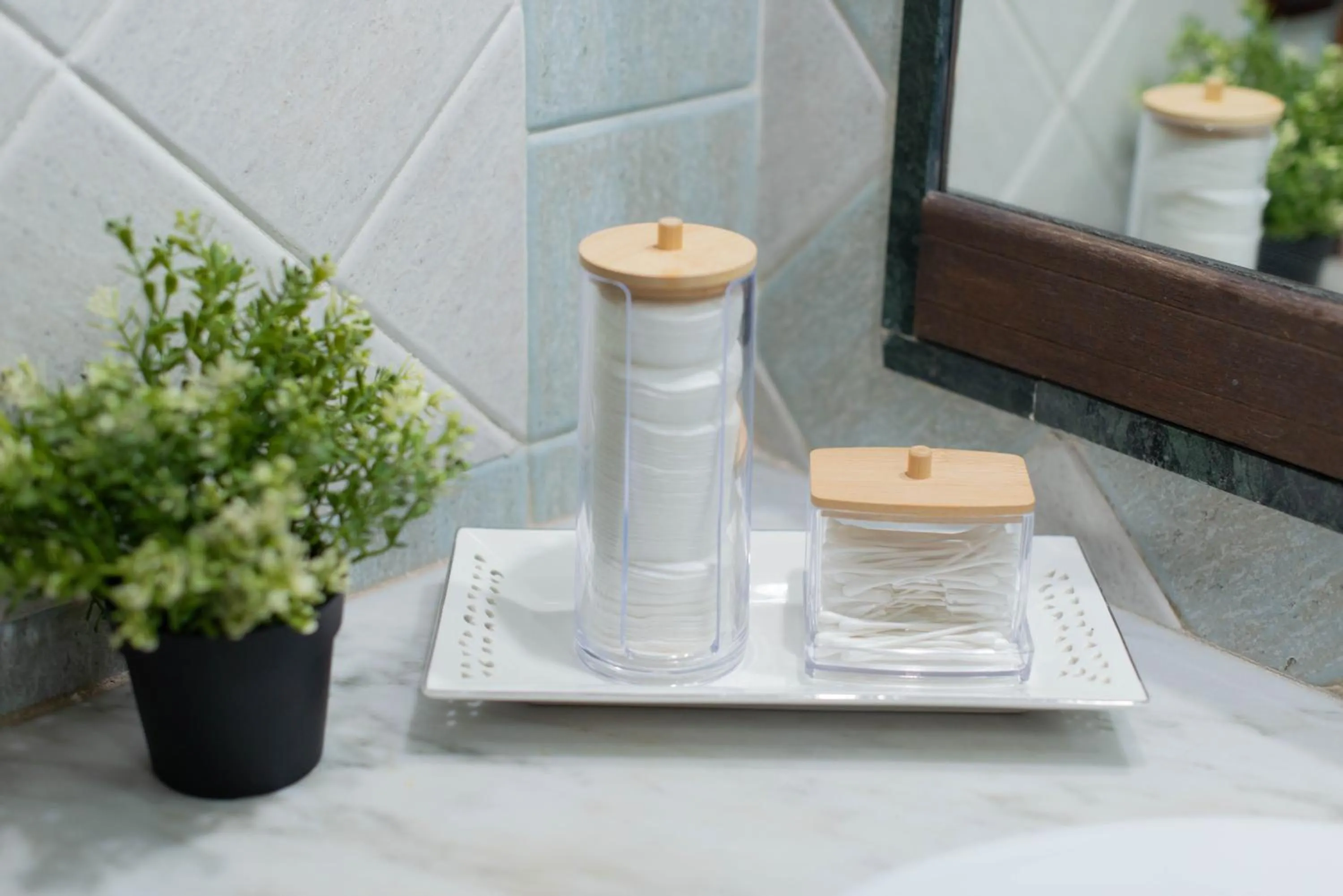 Bathroom in loft style taverna con sala giochi