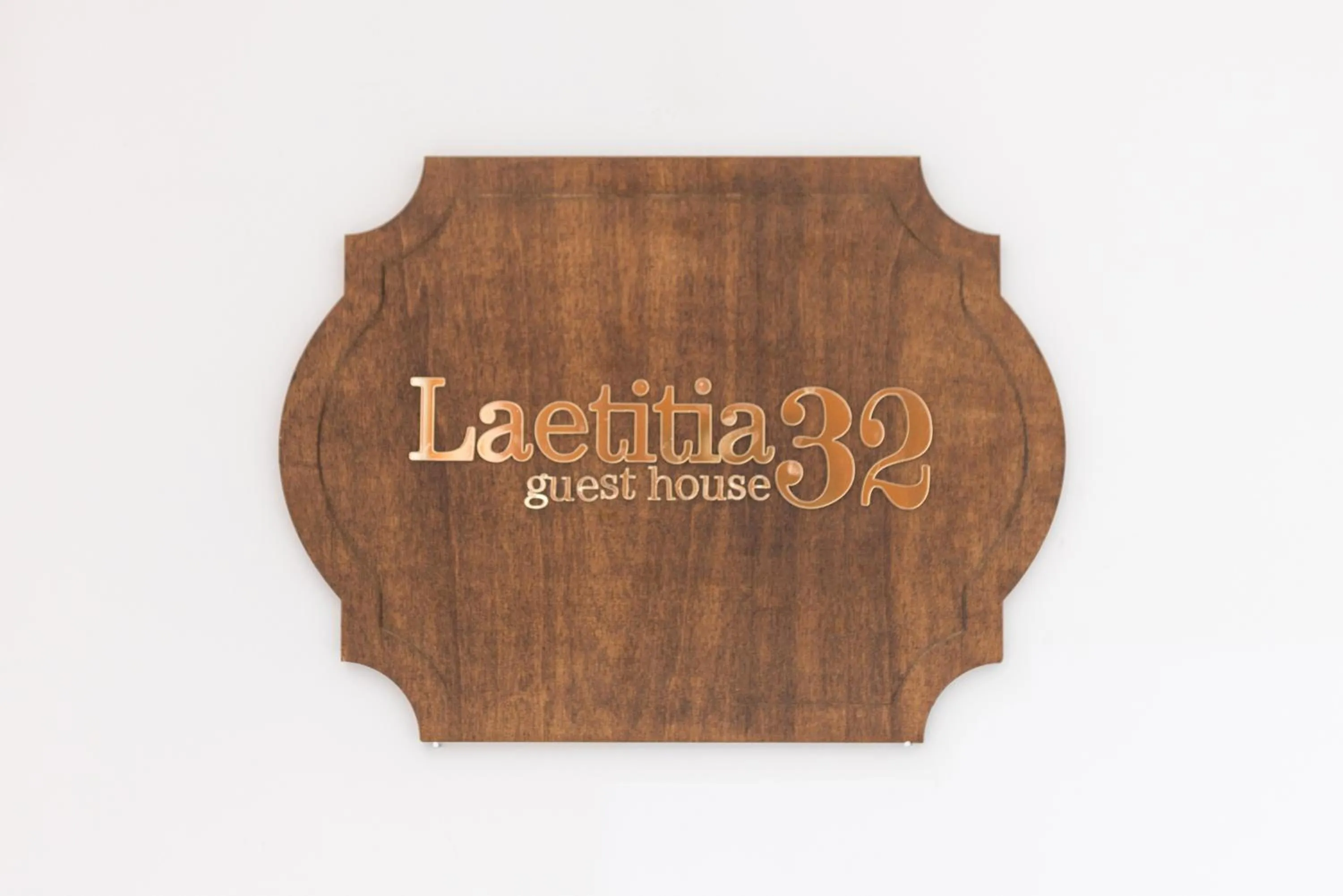 Property logo or sign in loft style taverna con sala giochi