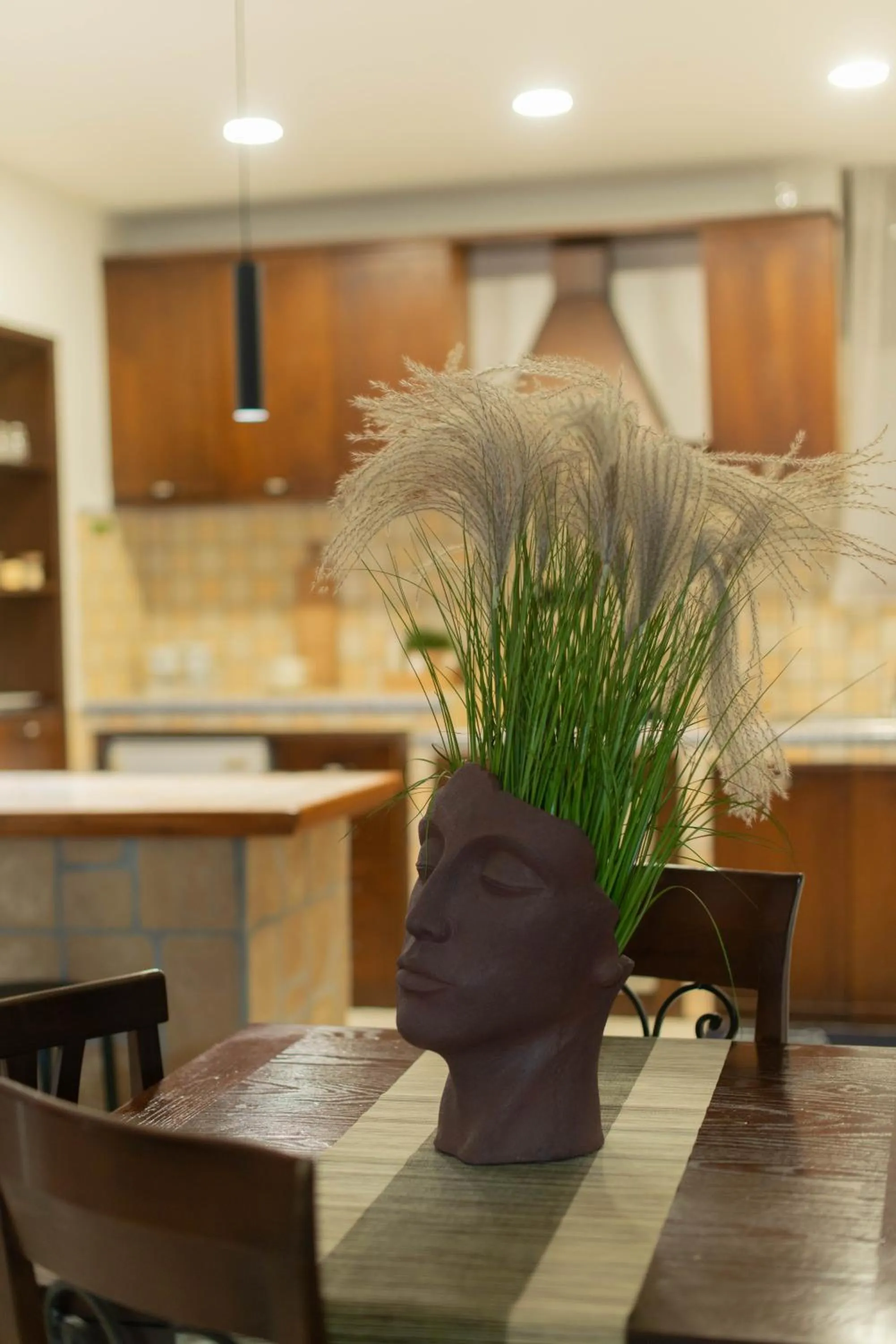 kitchen in loft style taverna con sala giochi