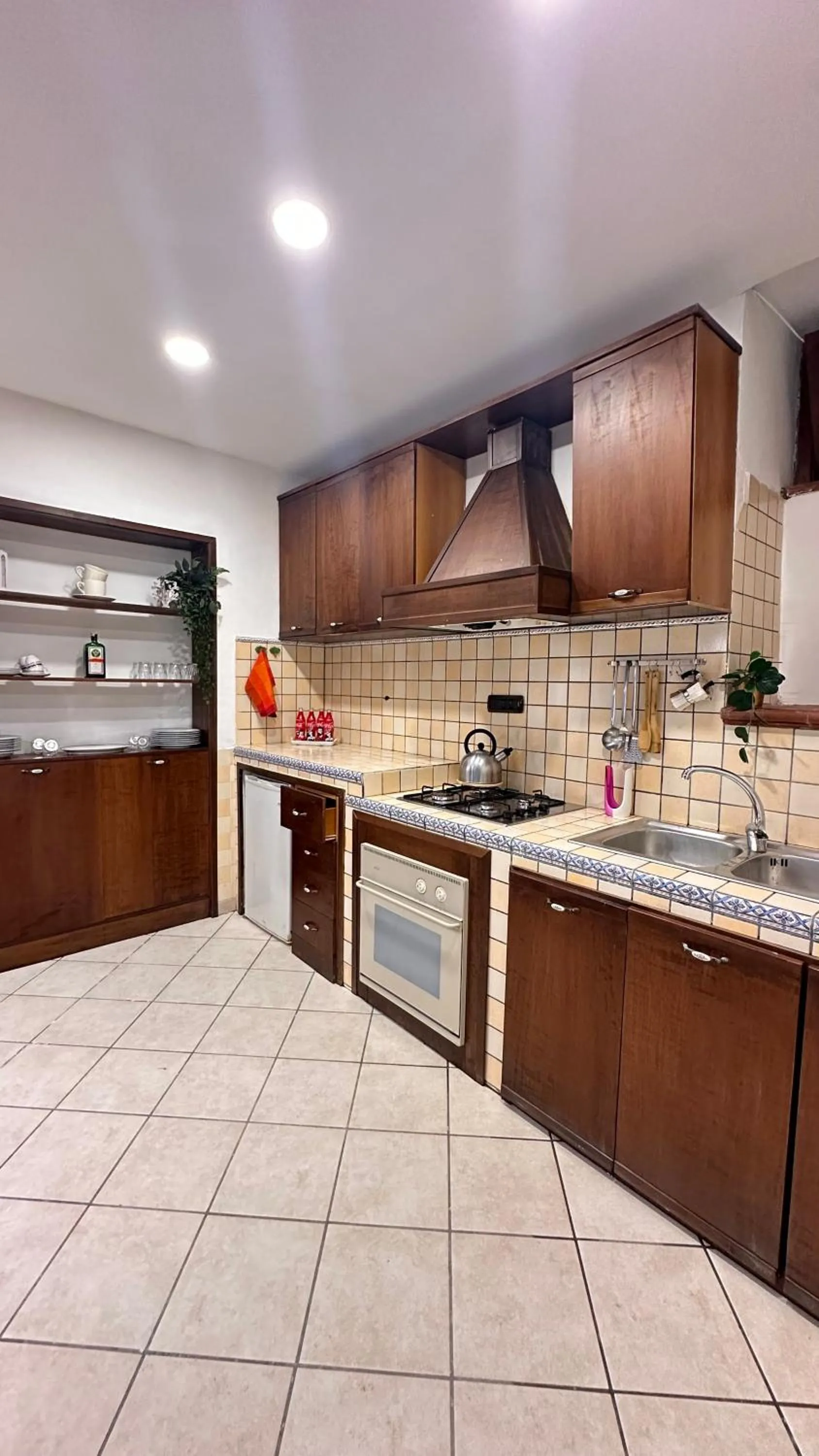 Kitchen or kitchenette in loft style taverna con sala giochi