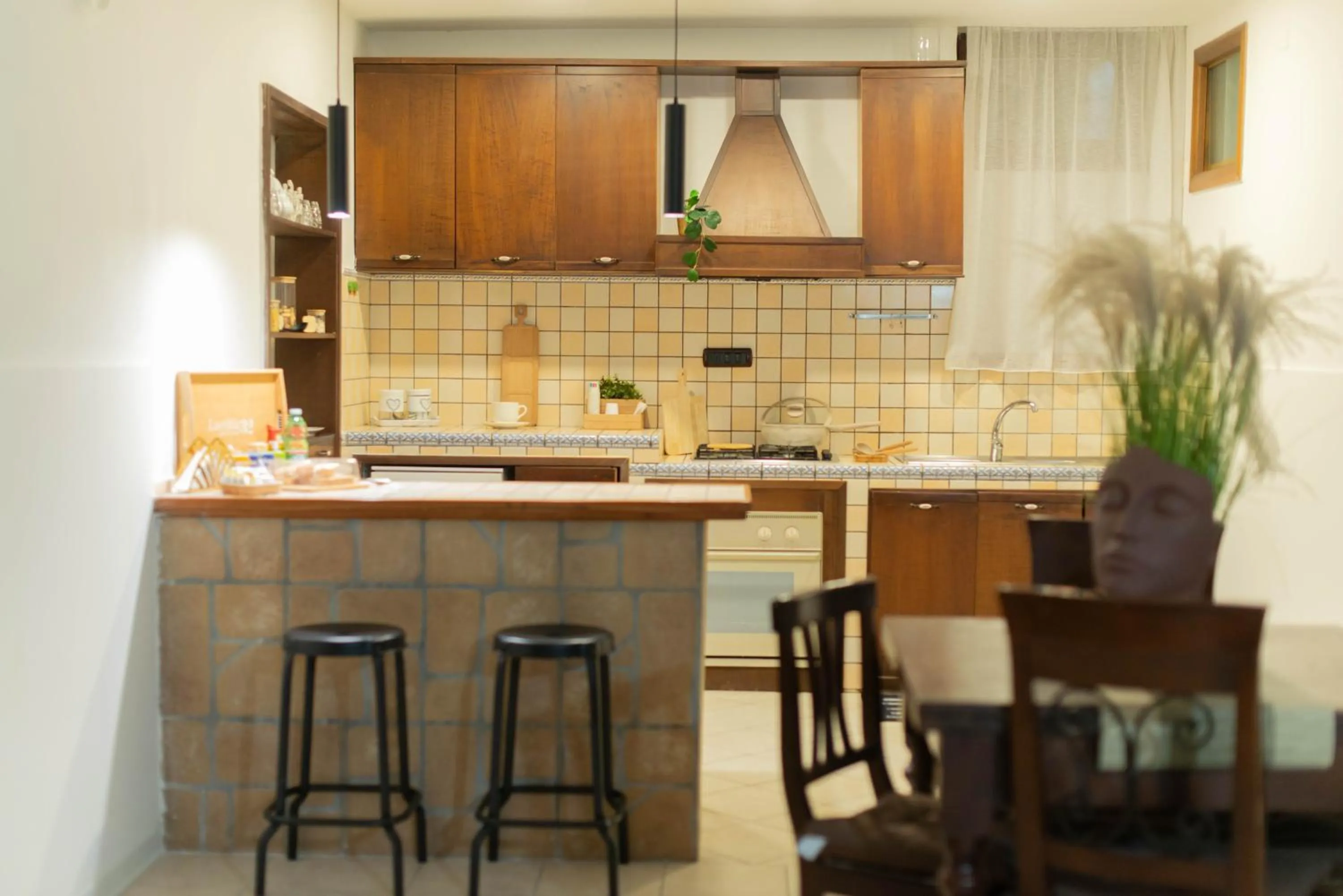 Kitchen or kitchenette in loft style taverna con sala giochi