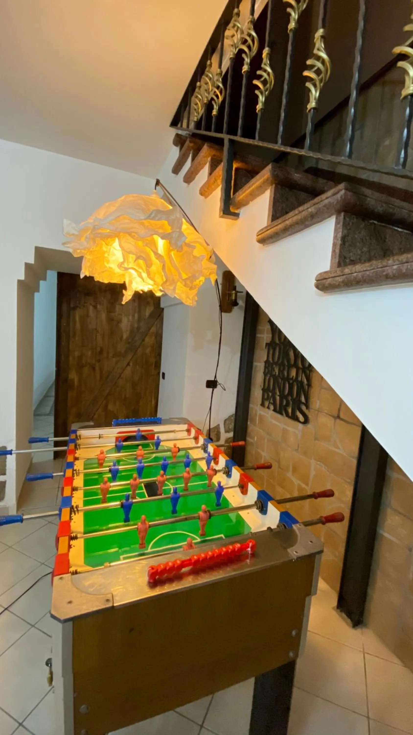 Billiard in loft style taverna con sala giochi