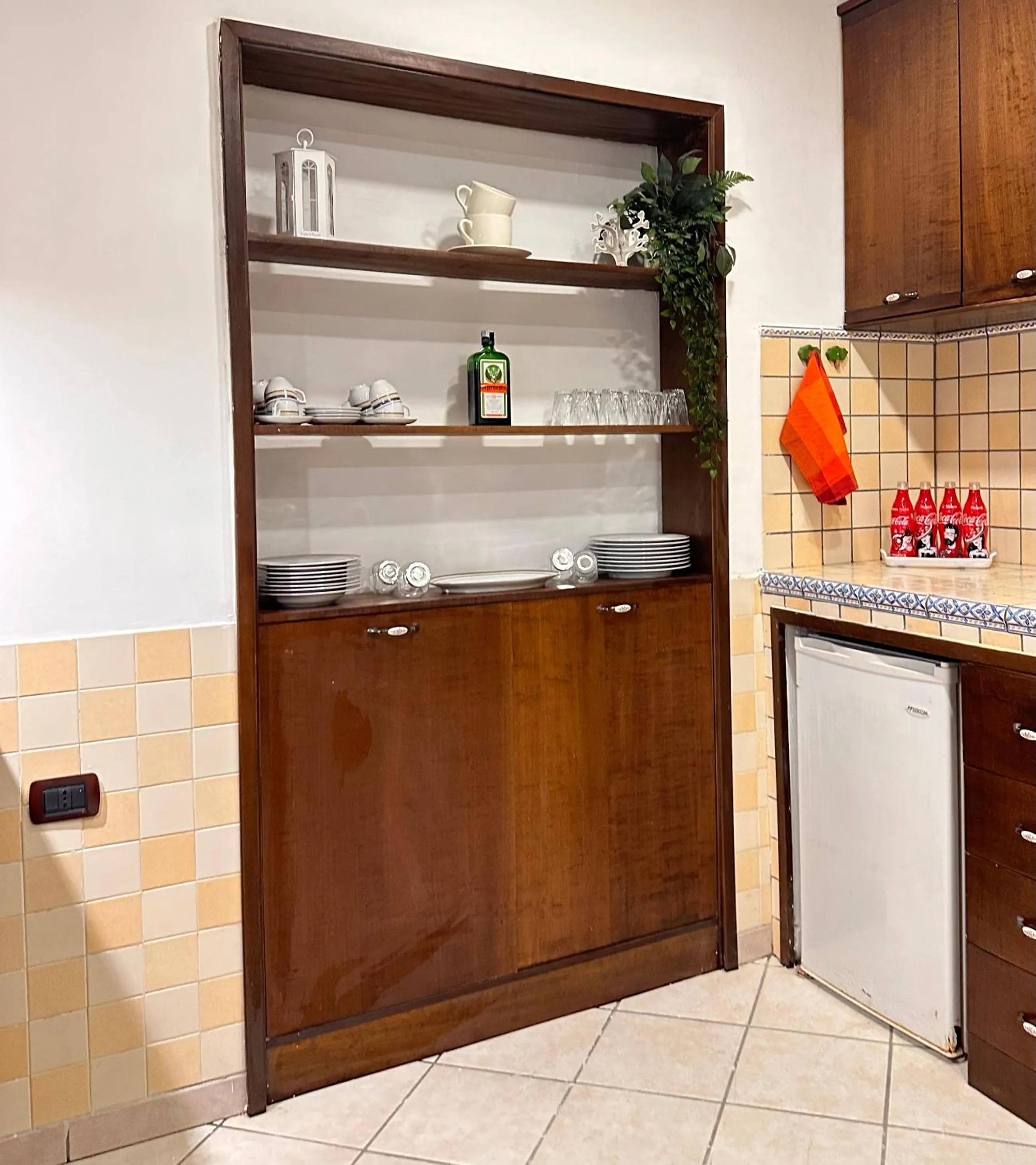 Kitchen or kitchenette in loft style taverna con sala giochi
