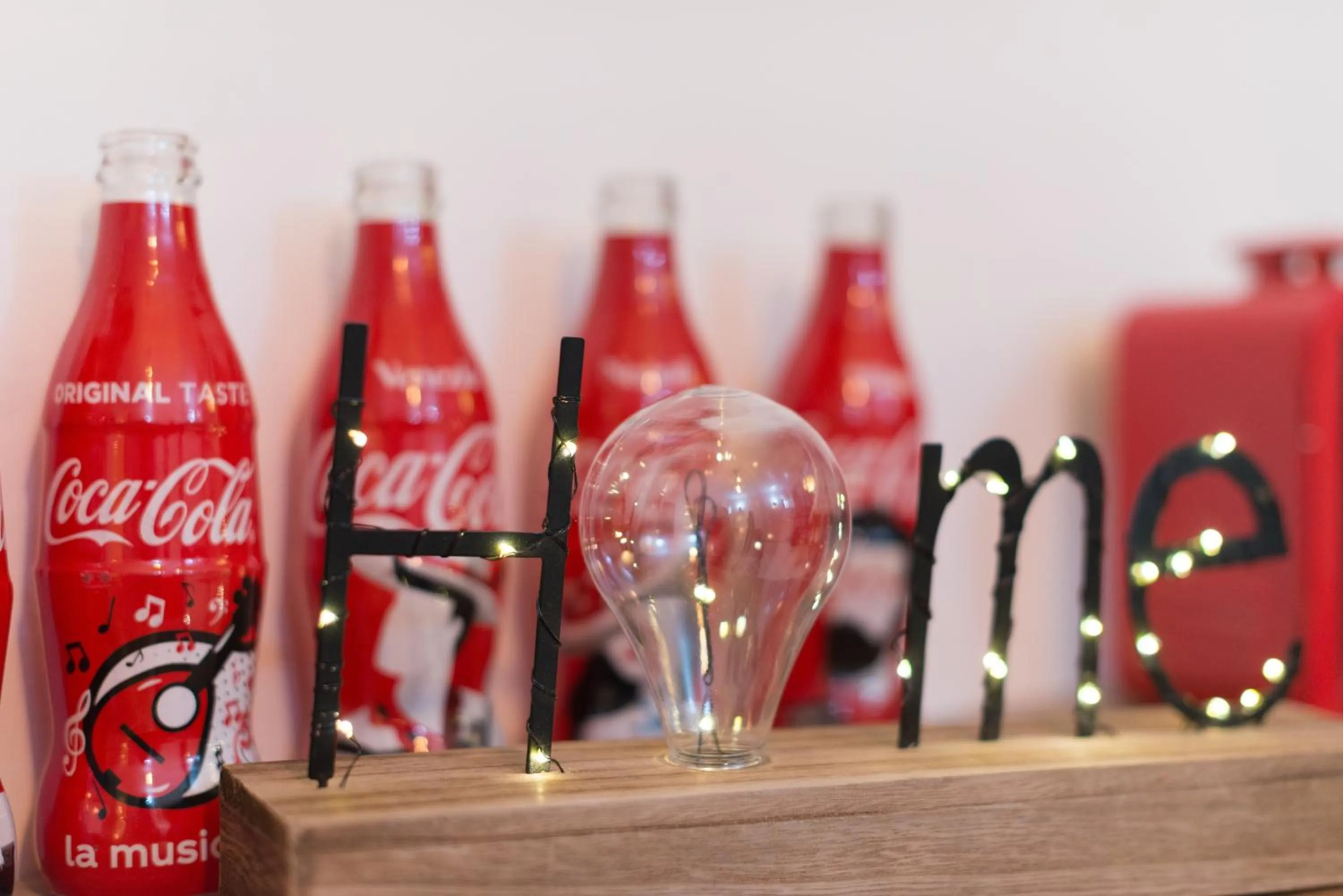 Photo of the whole room in loft style taverna con sala giochi