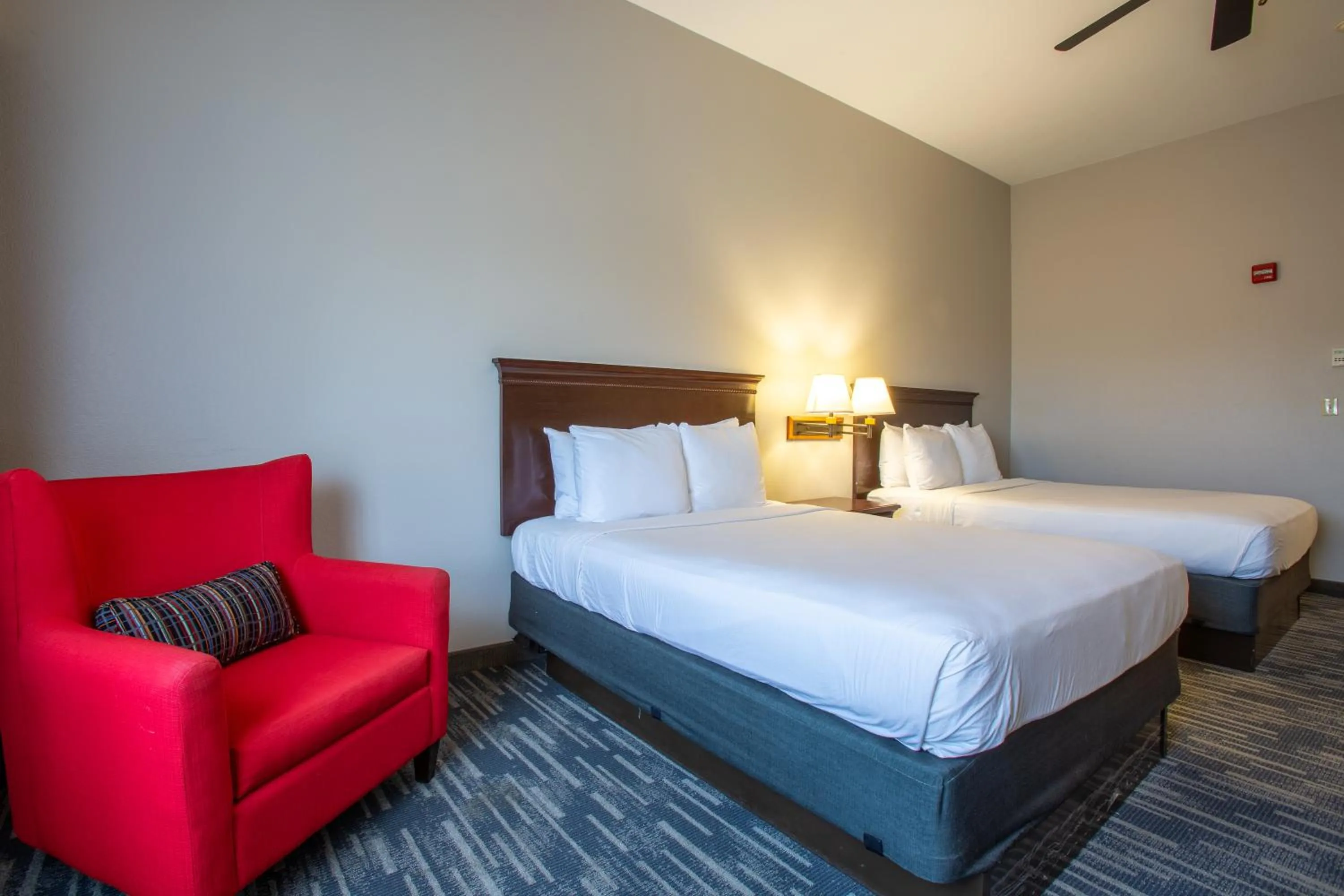 Bed in Country Inn & Suites by Radisson, Tucson City Center AZ