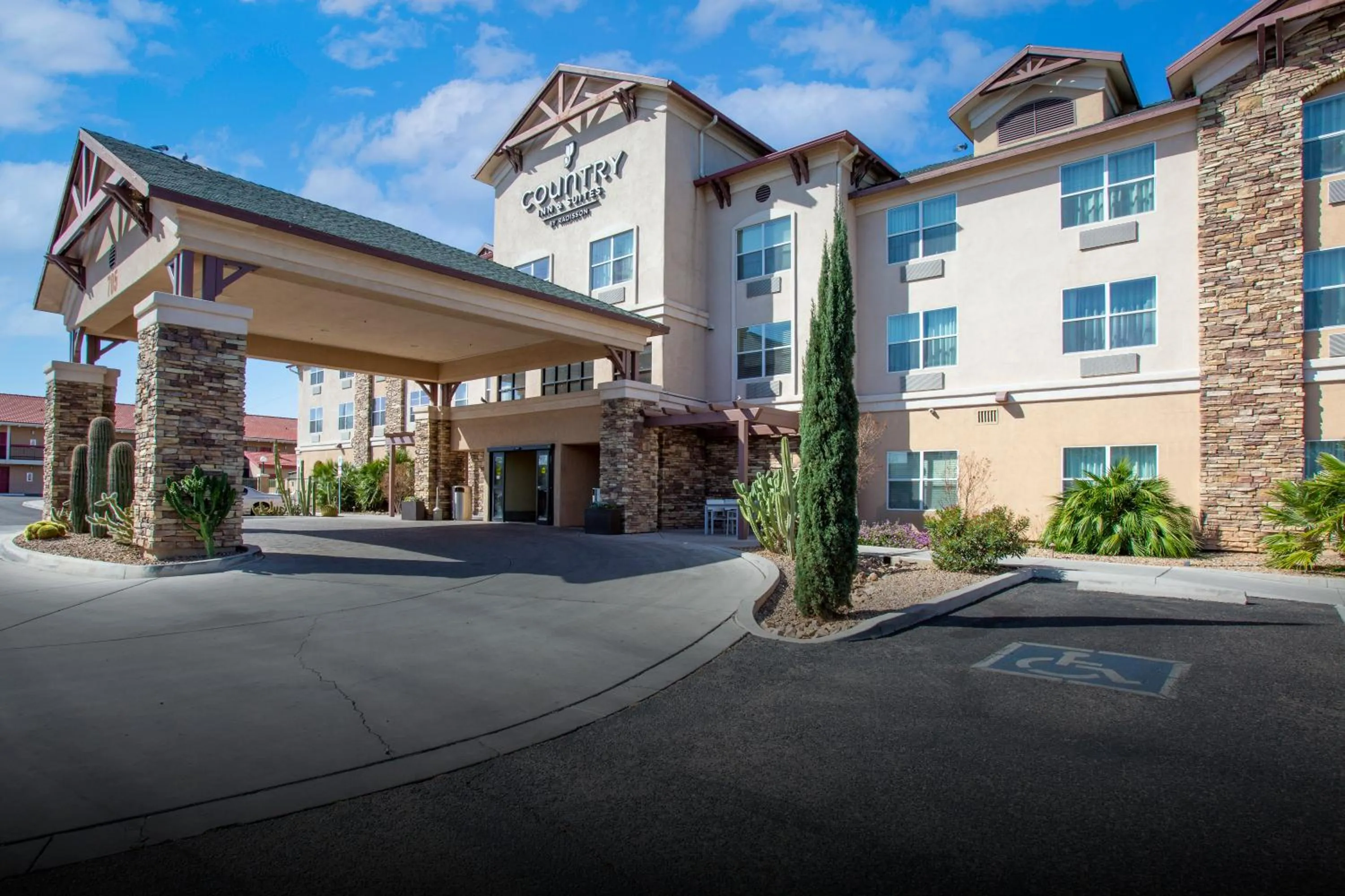 Property building in Country Inn & Suites by Radisson, Tucson City Center AZ