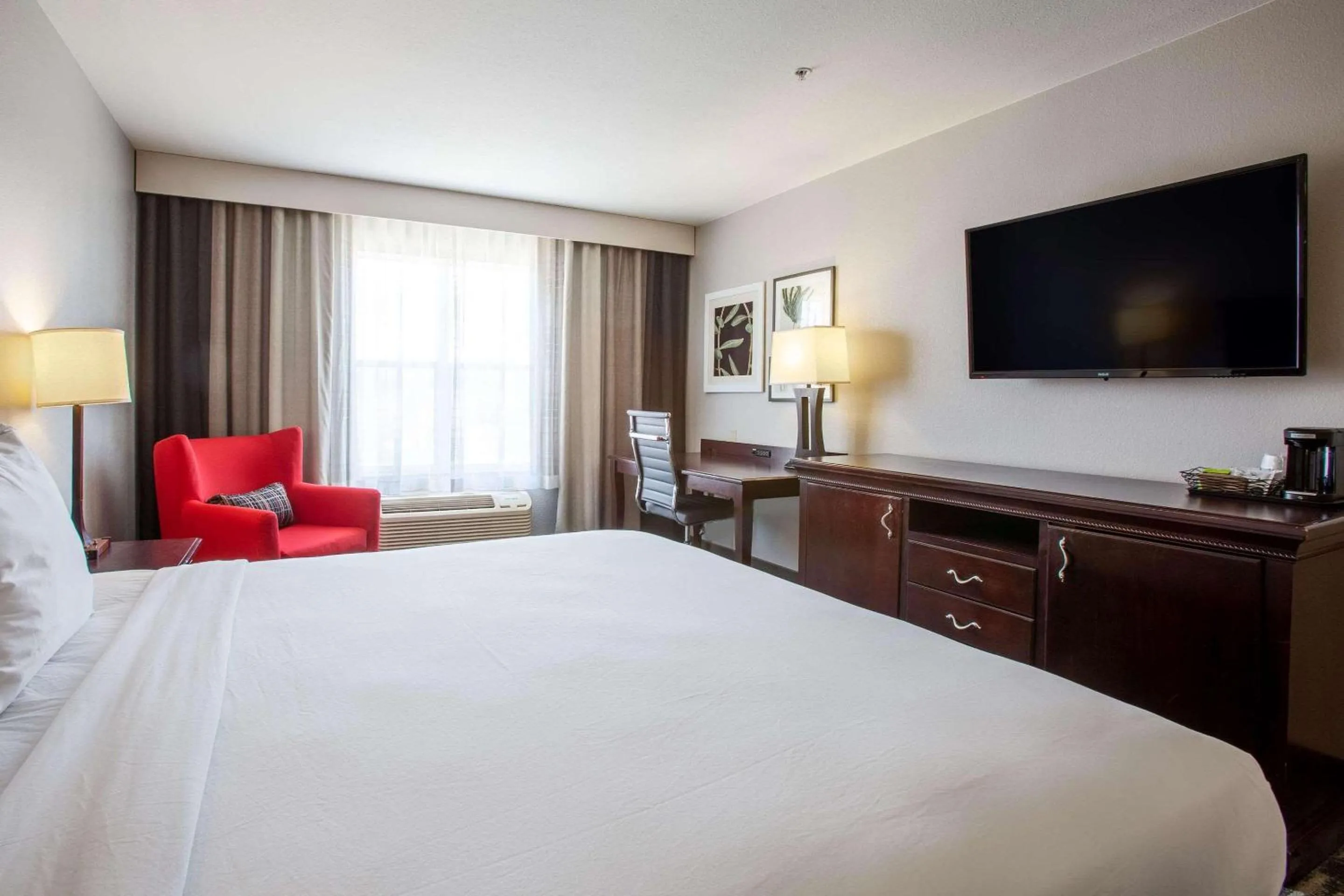 Bedroom, Bed in Country Inn & Suites by Radisson, Tucson City Center AZ