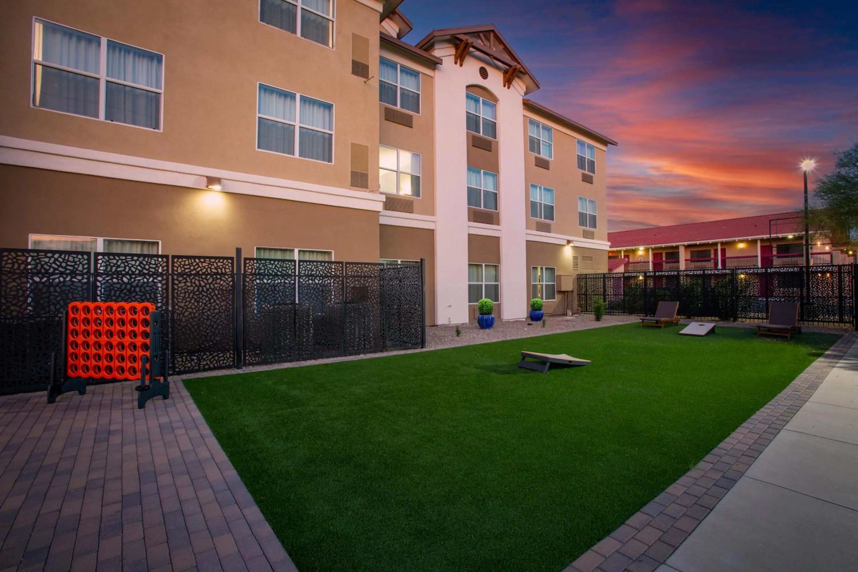 Property building in Country Inn & Suites by Radisson, Tucson City Center AZ
