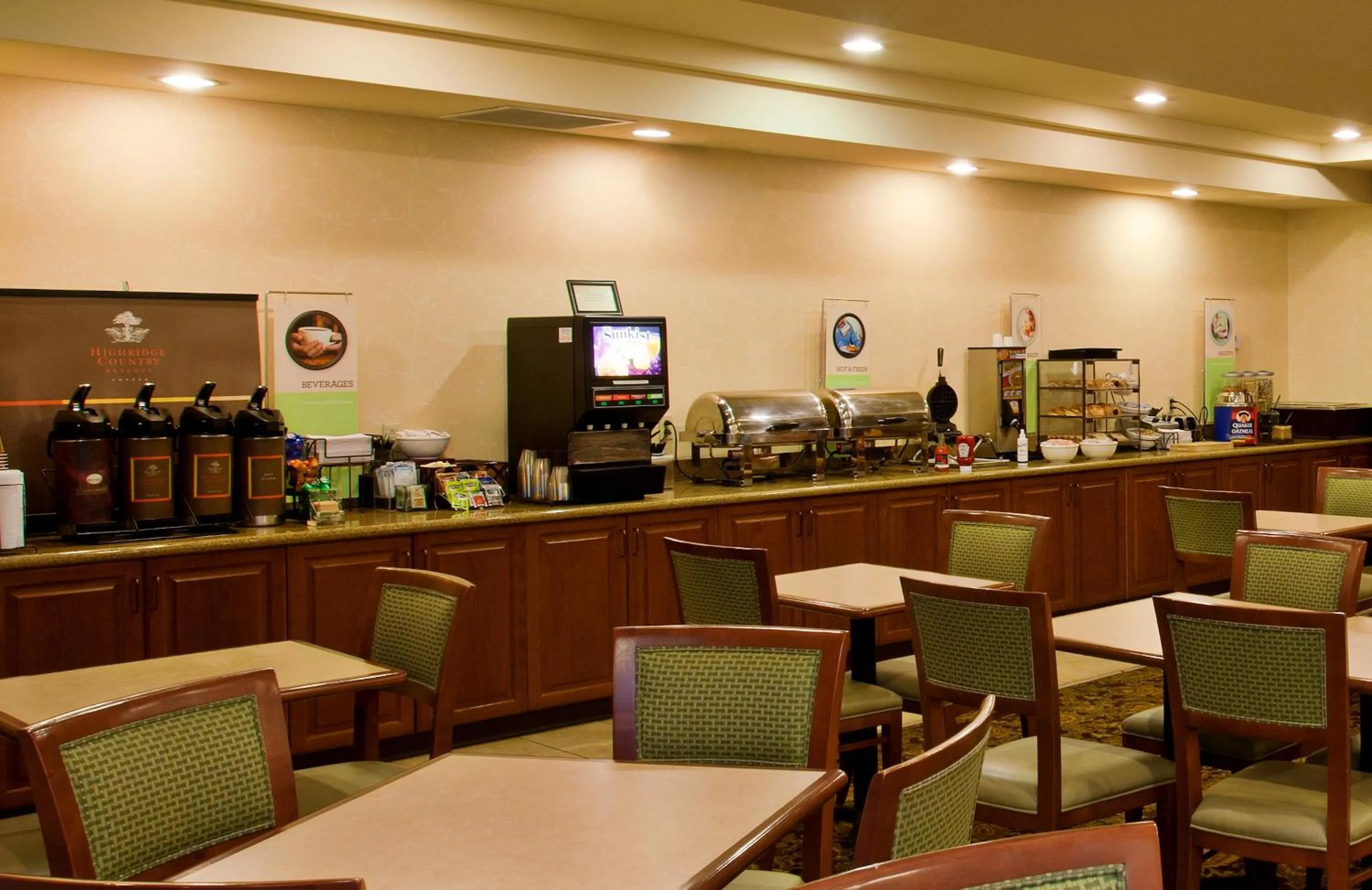 Breakfast in Country Inn & Suites by Radisson, Tucson City Center AZ