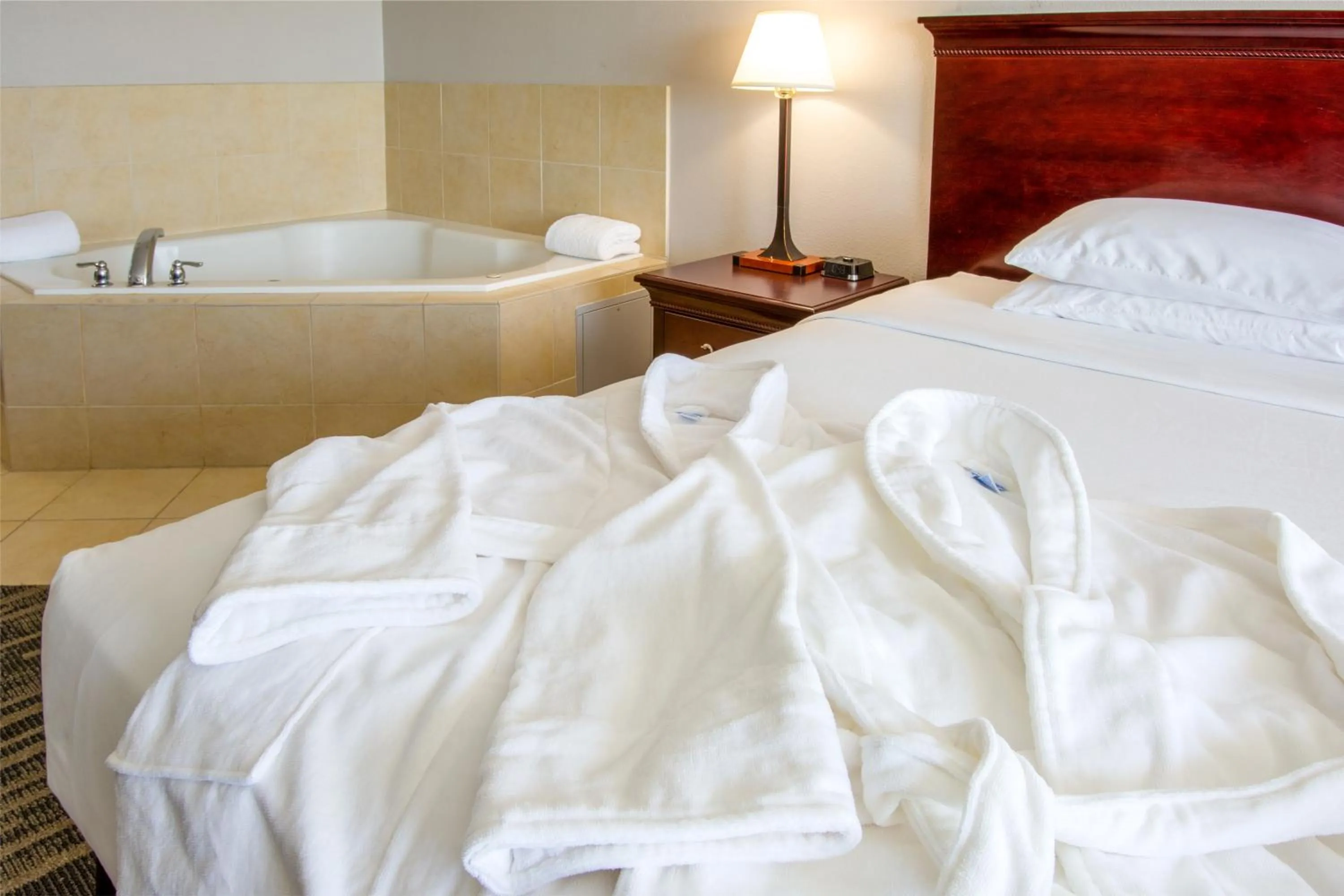 Bed in Country Inn & Suites by Radisson, Tucson City Center AZ