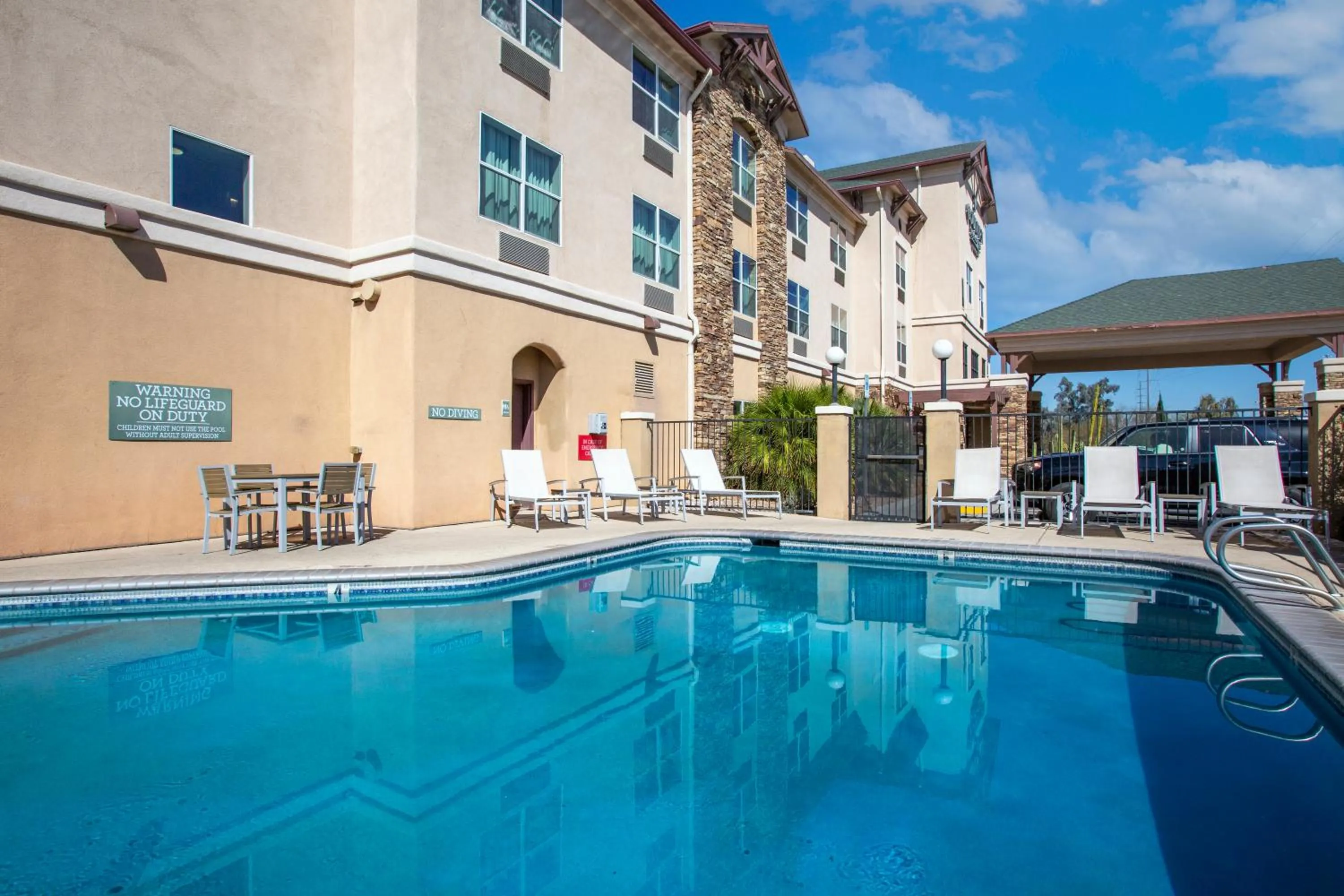 Swimming pool in Country Inn & Suites by Radisson, Tucson City Center AZ