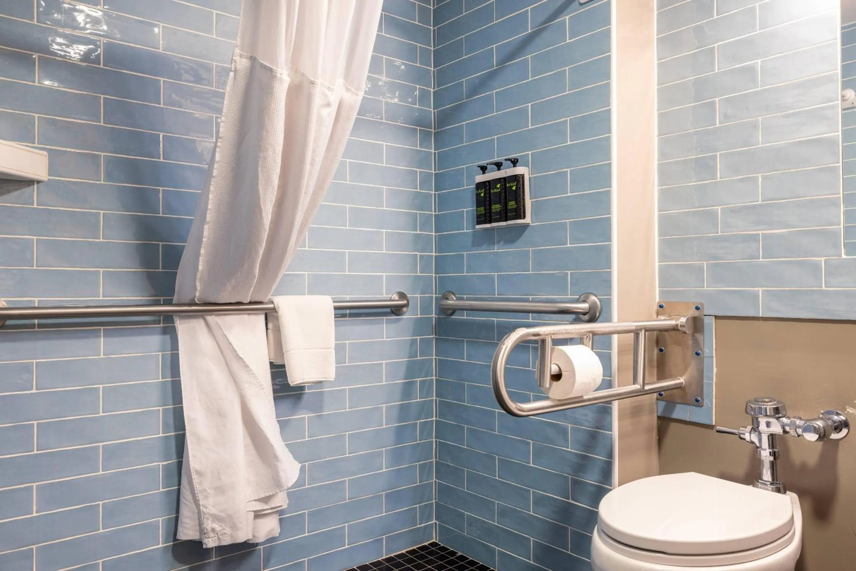 Bedroom in The Highlander Hotel, Ascend Hotel Collection