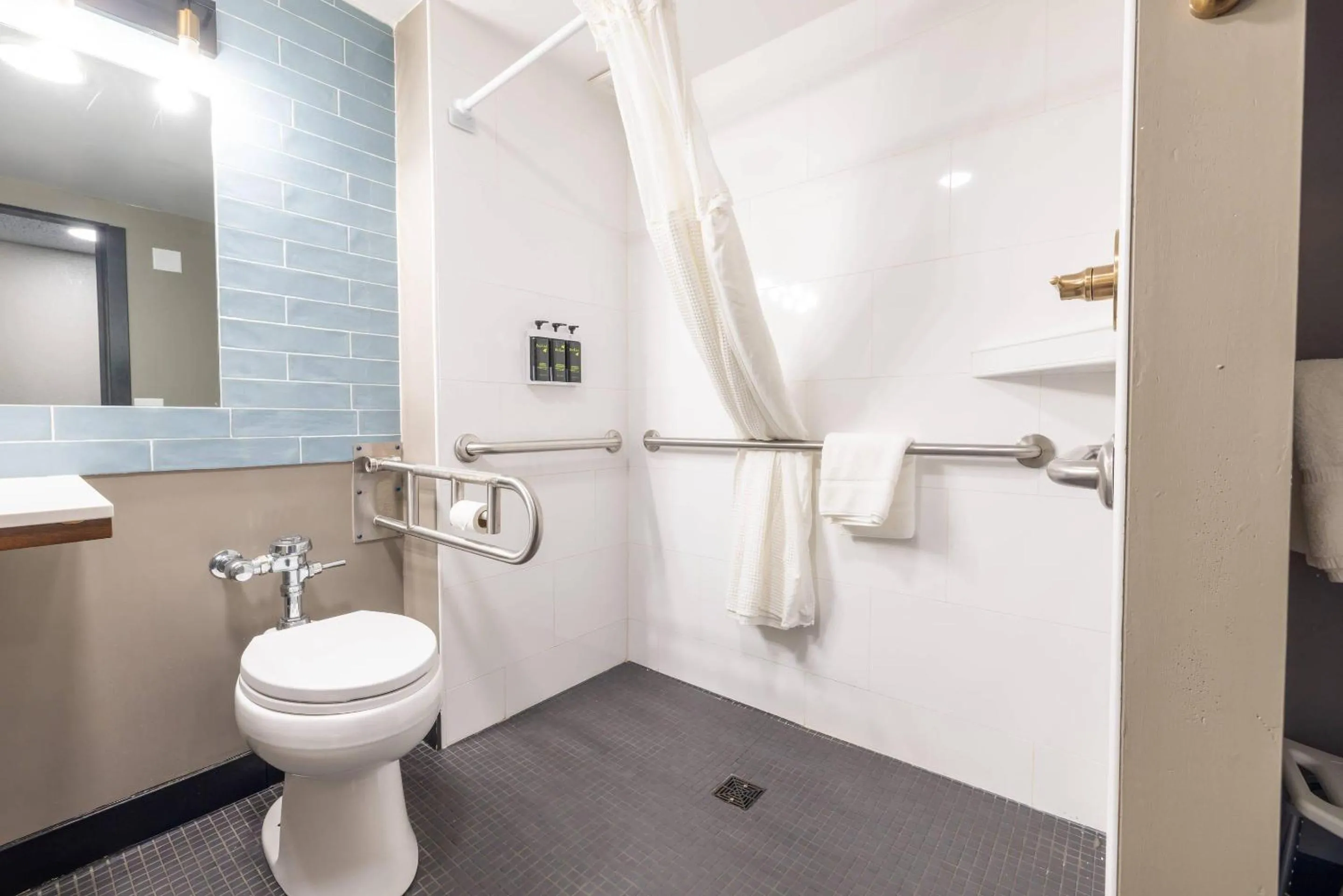 Bedroom in The Highlander Hotel, Ascend Hotel Collection