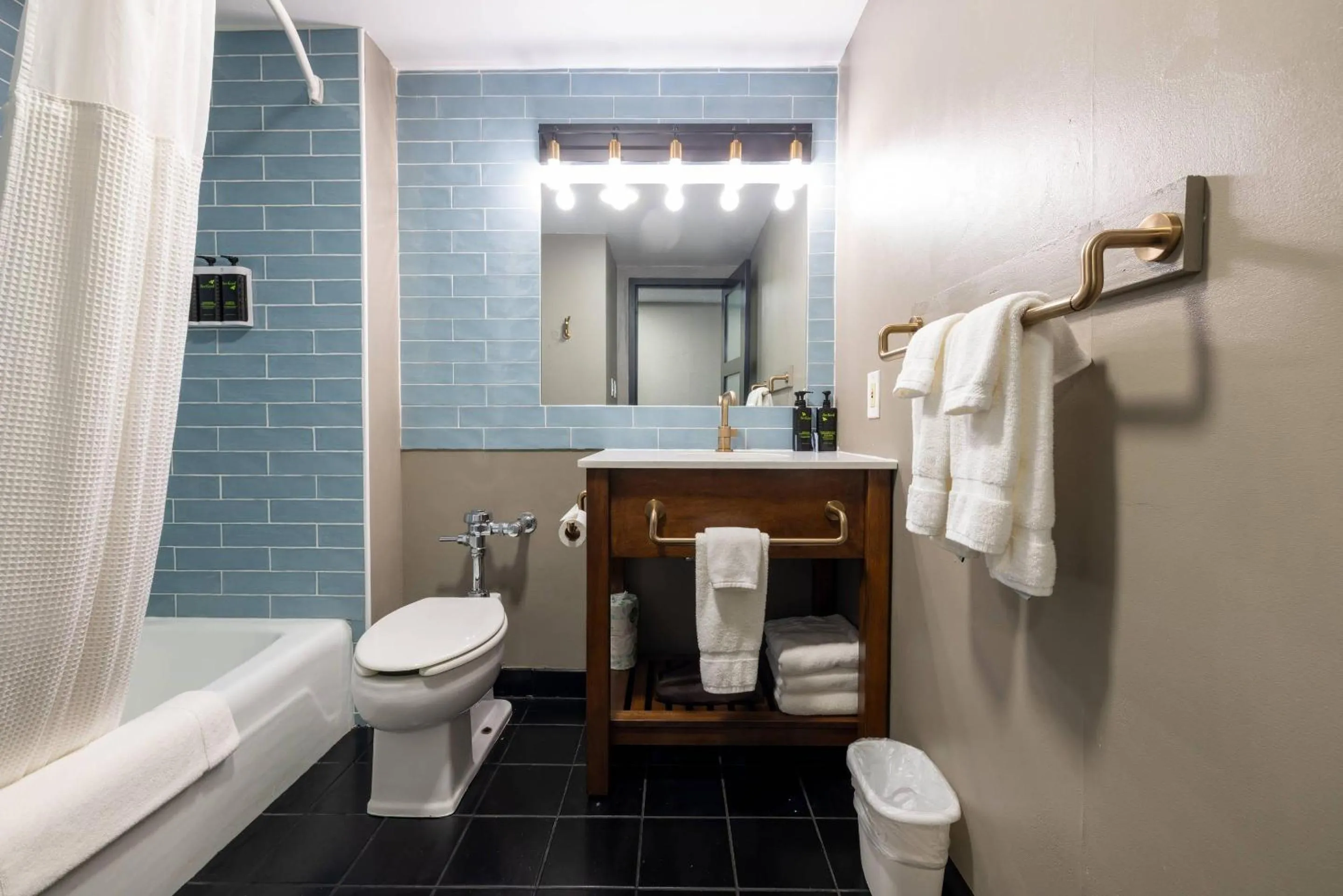 Bedroom in The Highlander Hotel, Ascend Hotel Collection