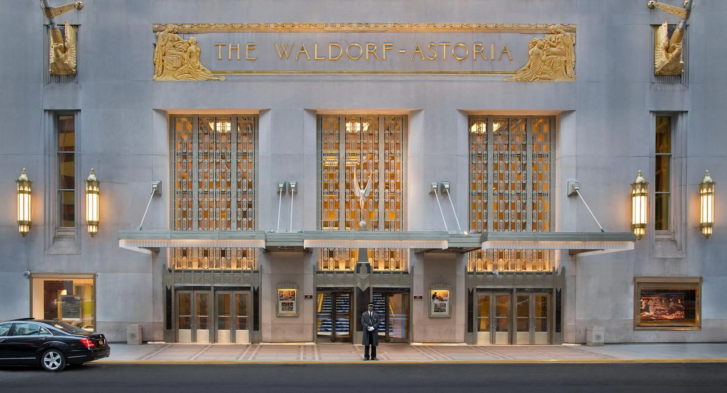 Facade/entrance in Waldorf Astoria New York
