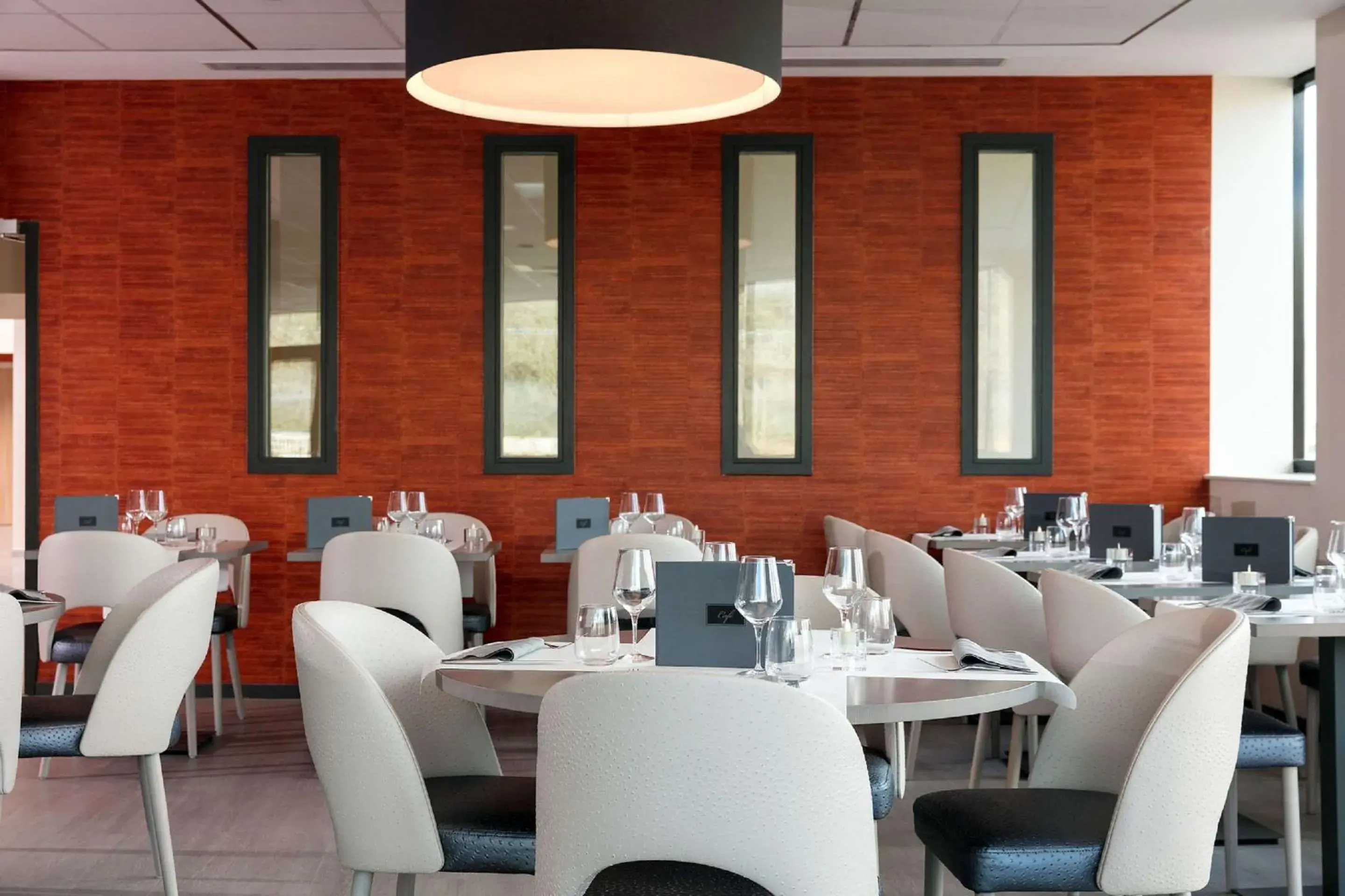 Restaurant/places to eat in Best Western Plus Hôtel Escapade Senlis Restaurant/places to eat in Best Western Plus Hôtel Escapade Senlis