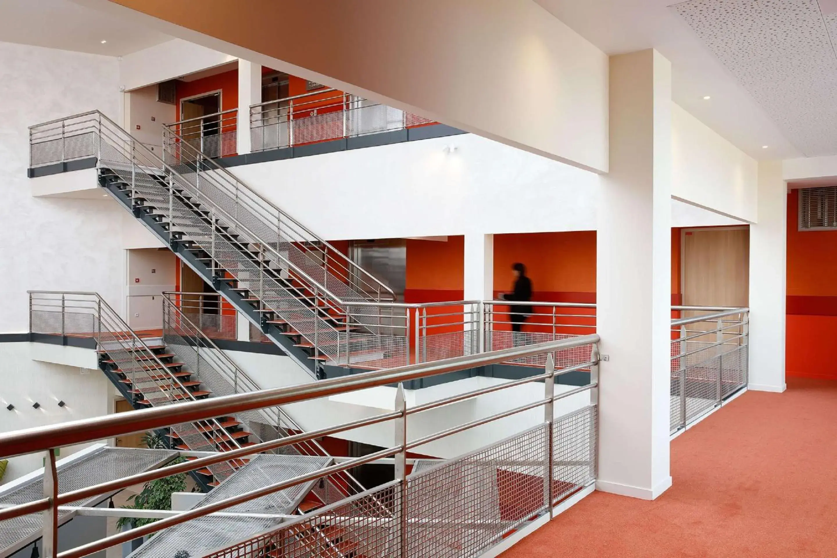 Property building in Best Western Plus Hôtel Escapade Senlis Property building in Best Western Plus Hôtel Escapade Senlis