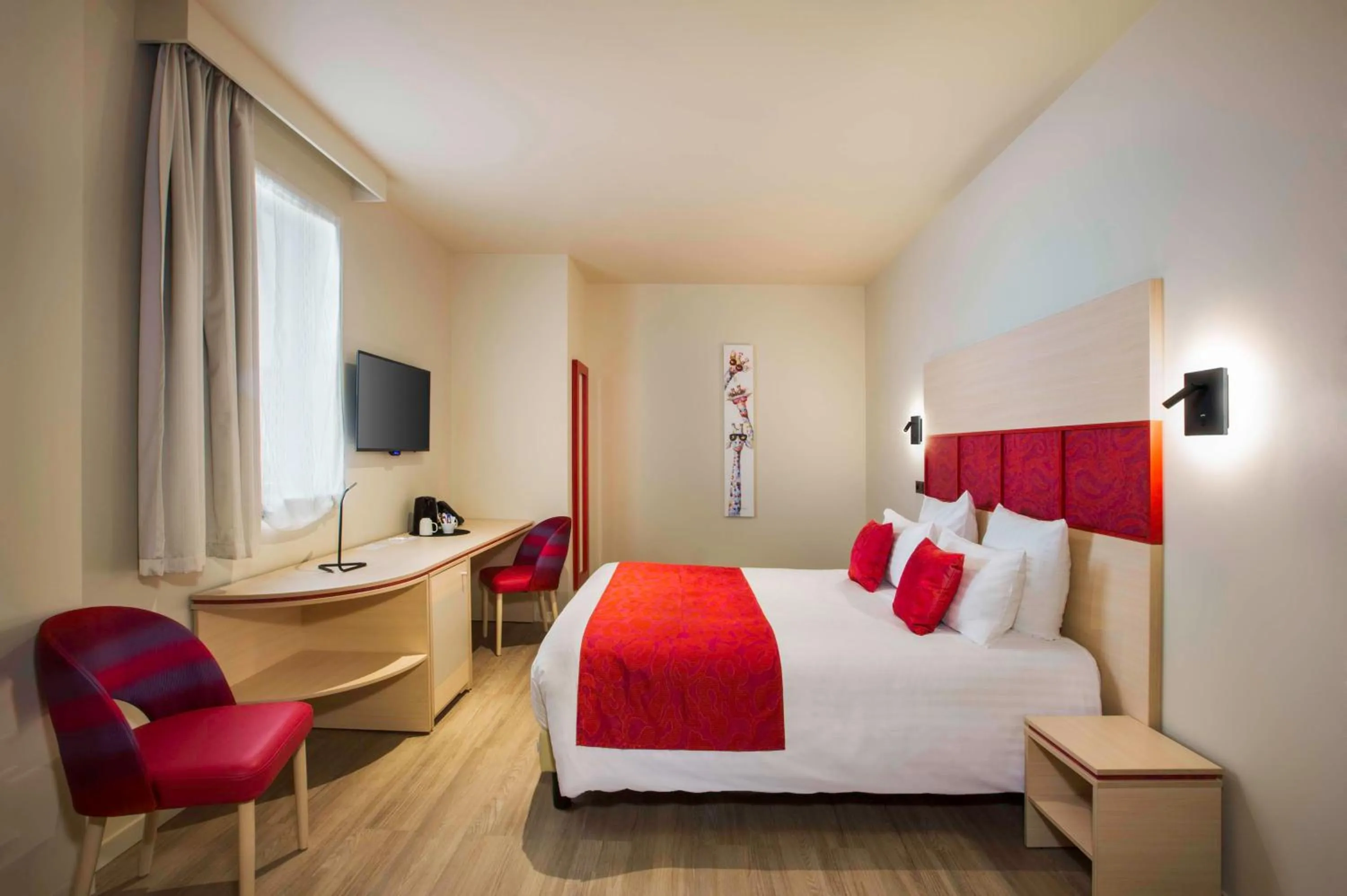 Bedroom, Bed in Best Western Plus Hôtel Escapade Senlis