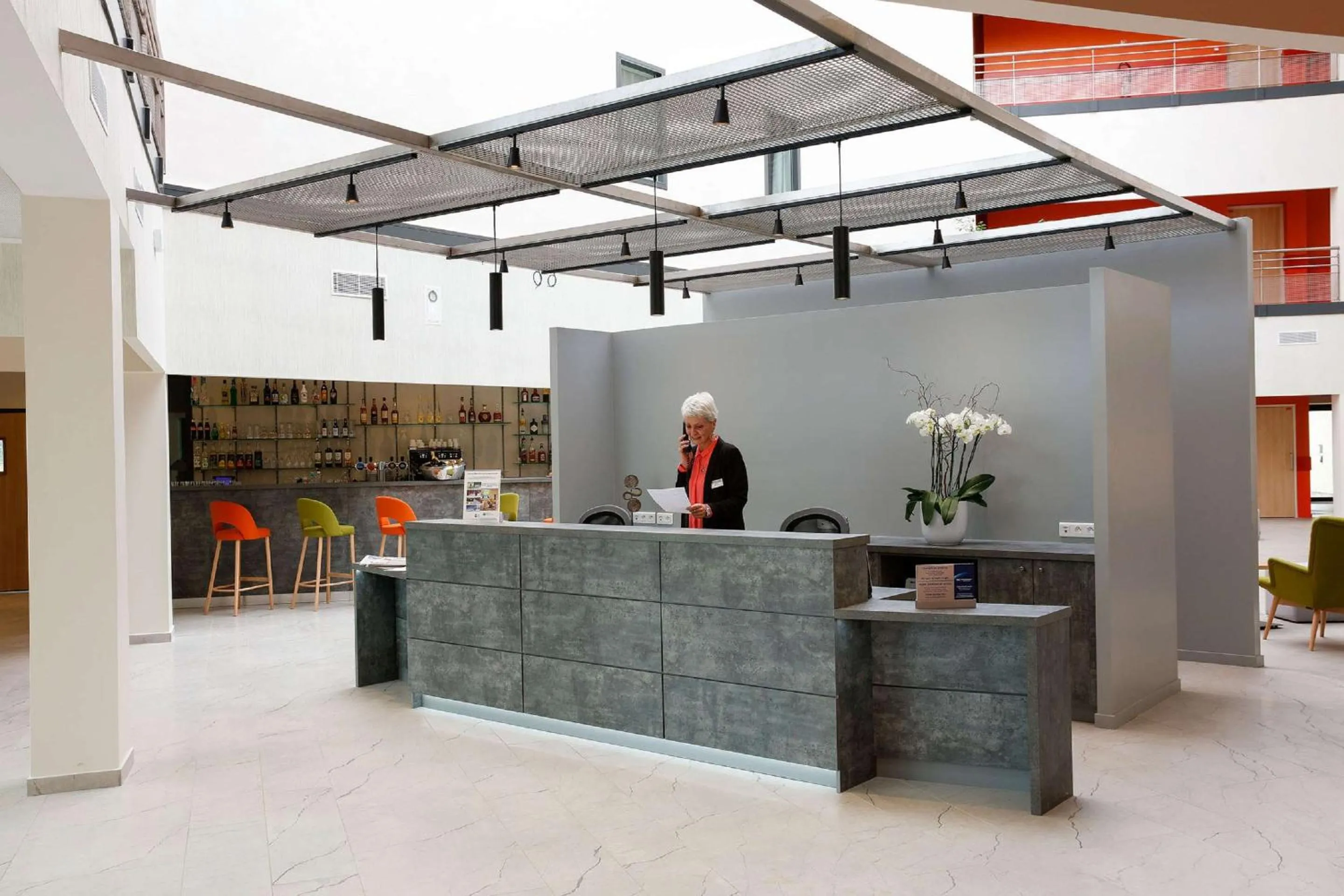 Lobby or reception in Best Western Plus Hôtel Escapade Senlis