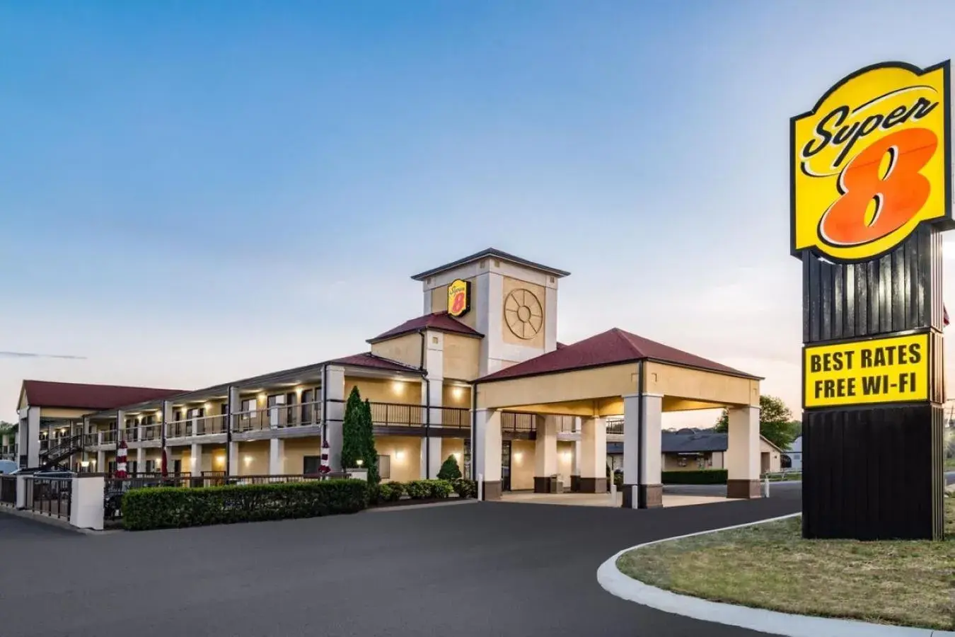 Property building in Super 8 by Wyndham Columbia Property building in Super 8 by Wyndham Columbia