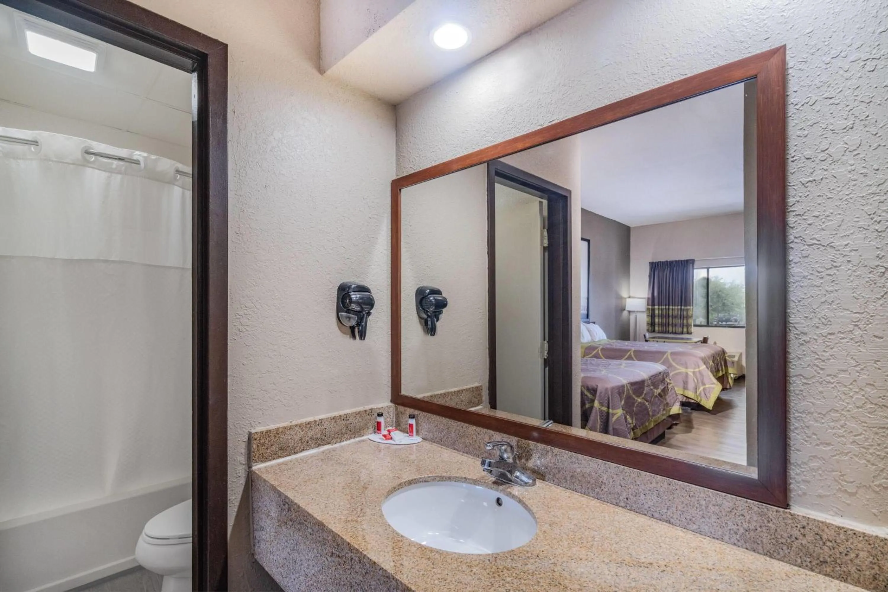 Bathroom, Bed in Super 8 by Wyndham Columbia