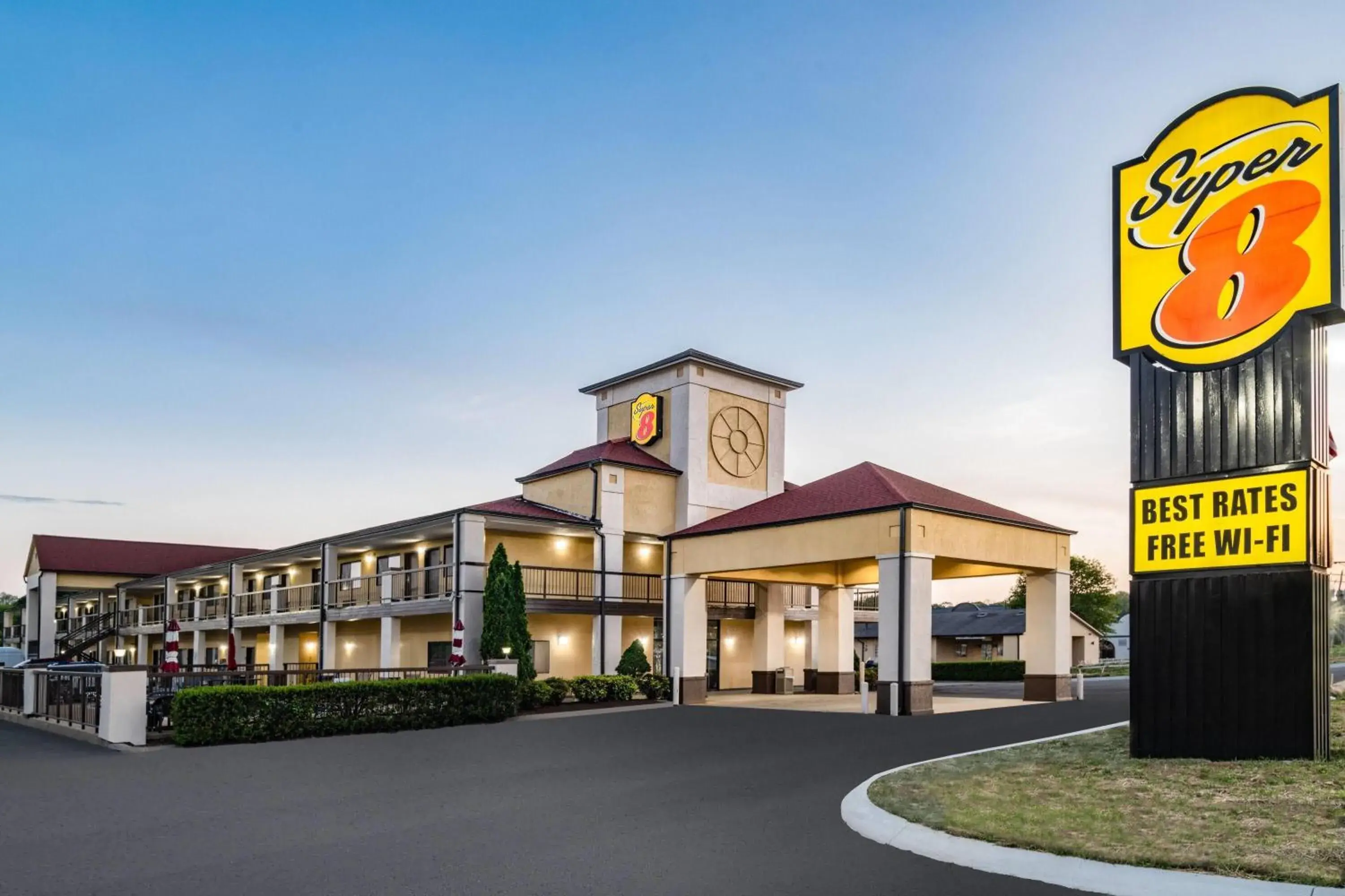 Property building in Super 8 by Wyndham Columbia Property building in Super 8 by Wyndham Columbia