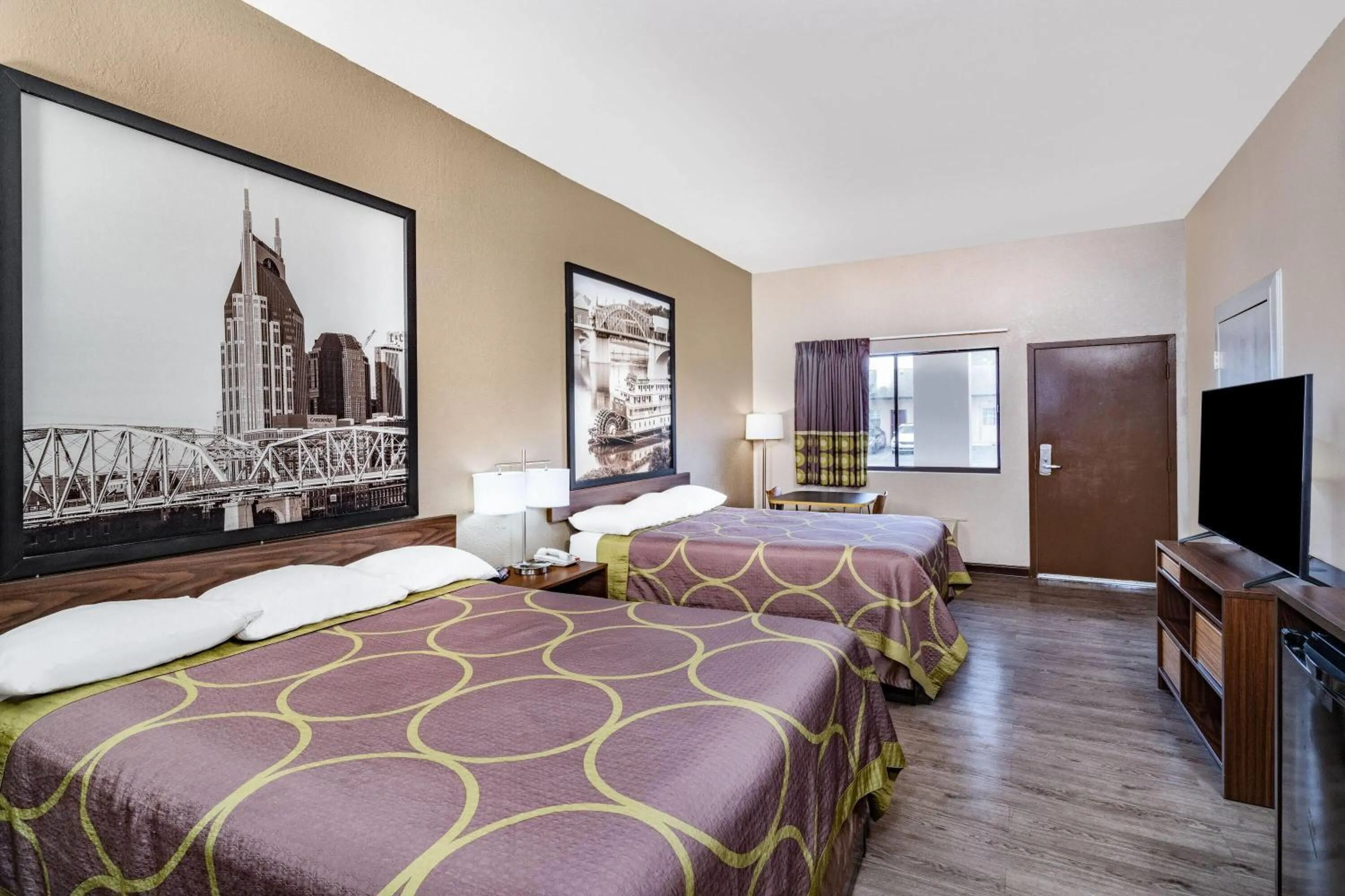 Photo of the whole room, Bed in Super 8 by Wyndham Columbia