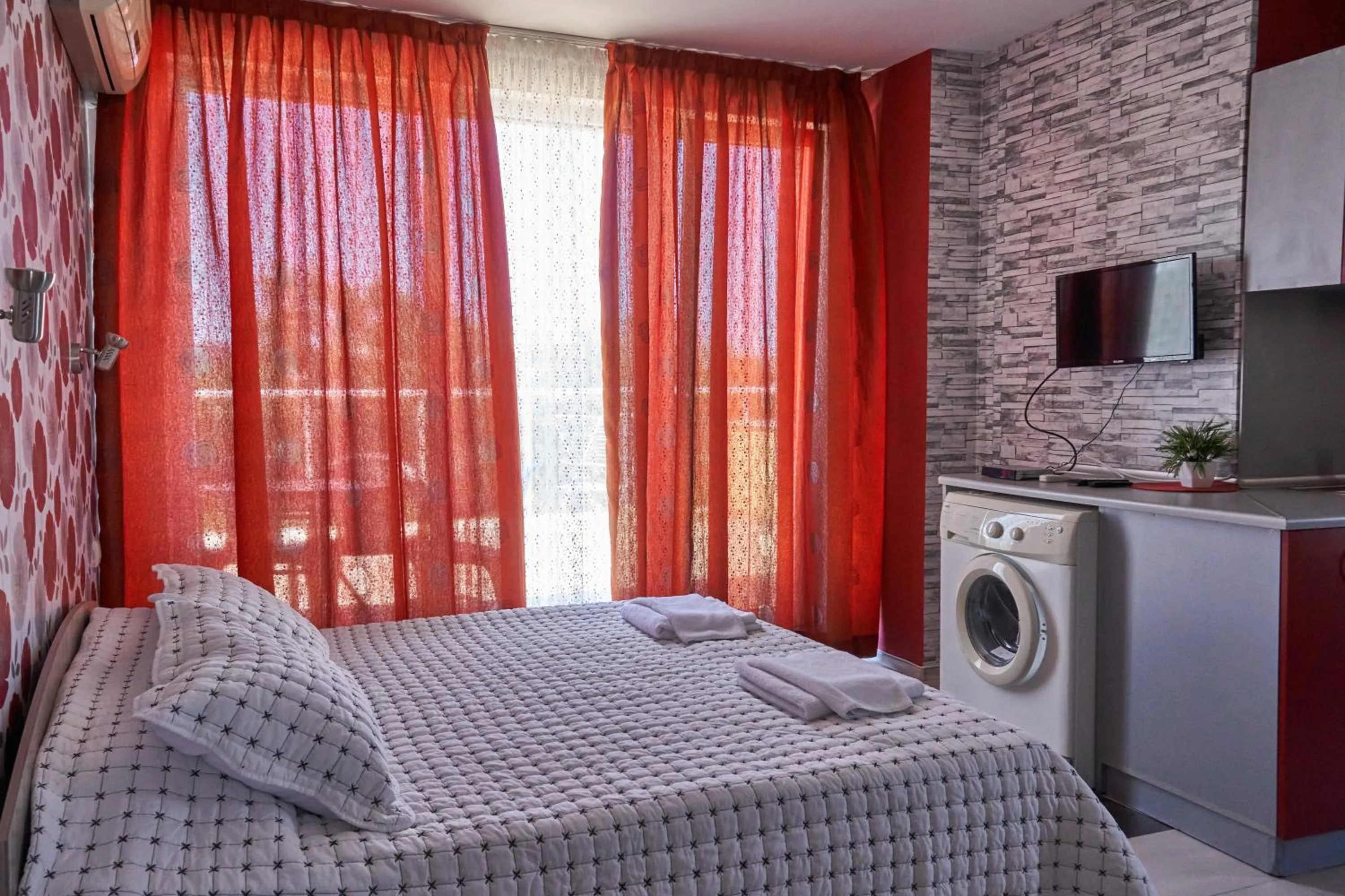 Photo of the whole room, Bed in Hotel Sea Star Приморско