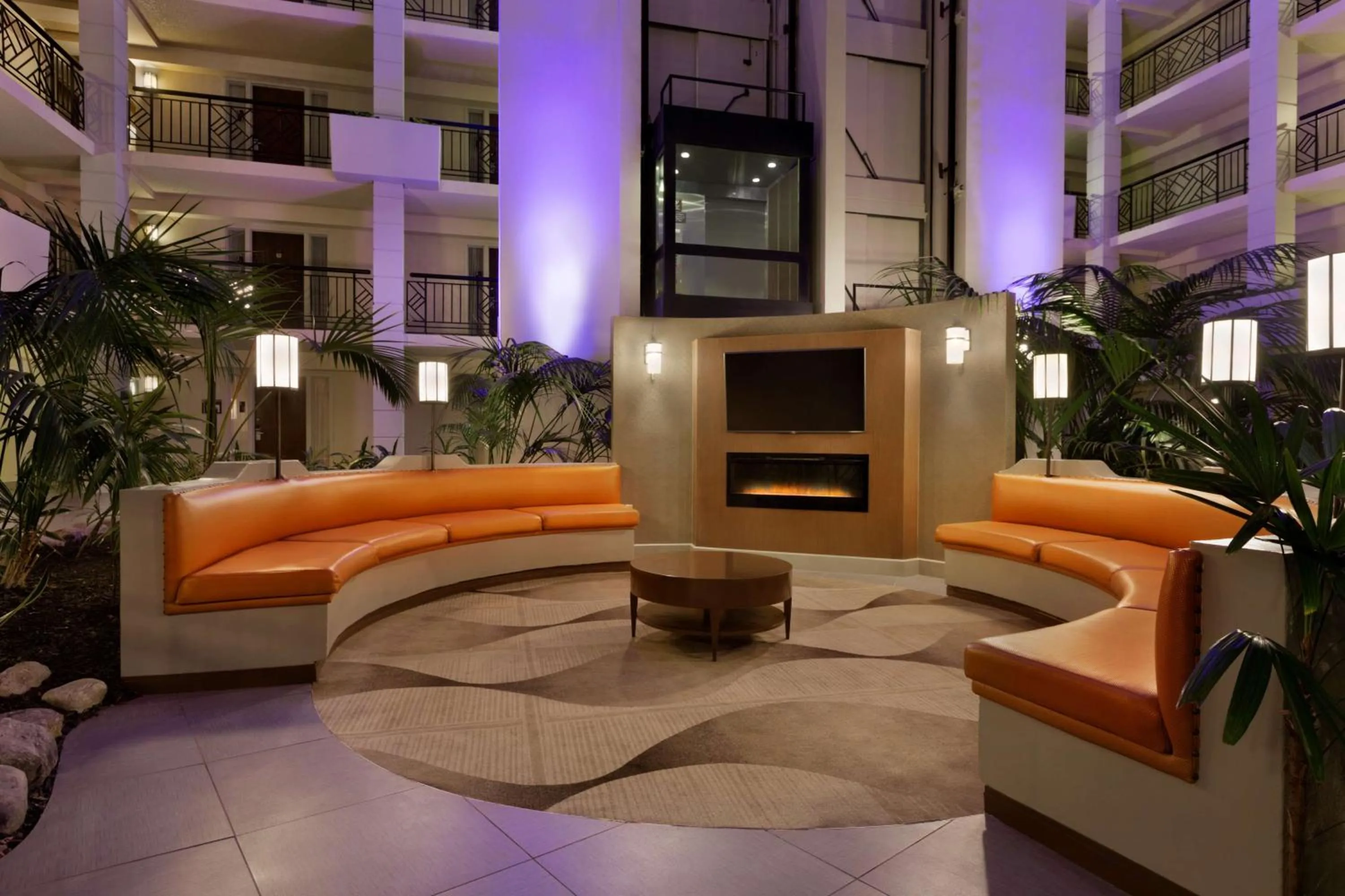 Lobby or reception in Embassy Suites by Hilton Piscataway Somerset