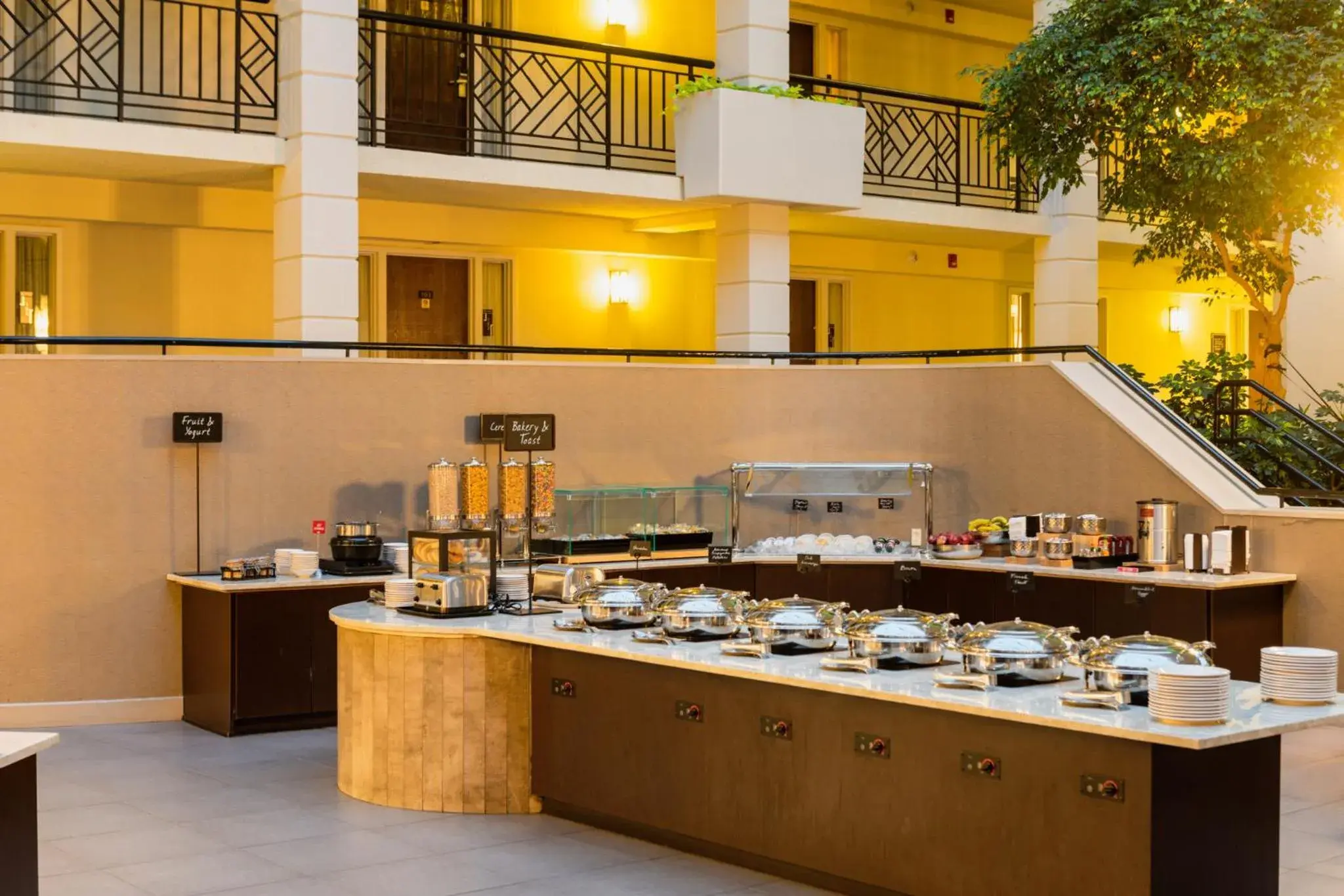 Breakfast in Embassy Suites by Hilton Piscataway Somerset Breakfast in Embassy Suites by Hilton Piscataway Somerset