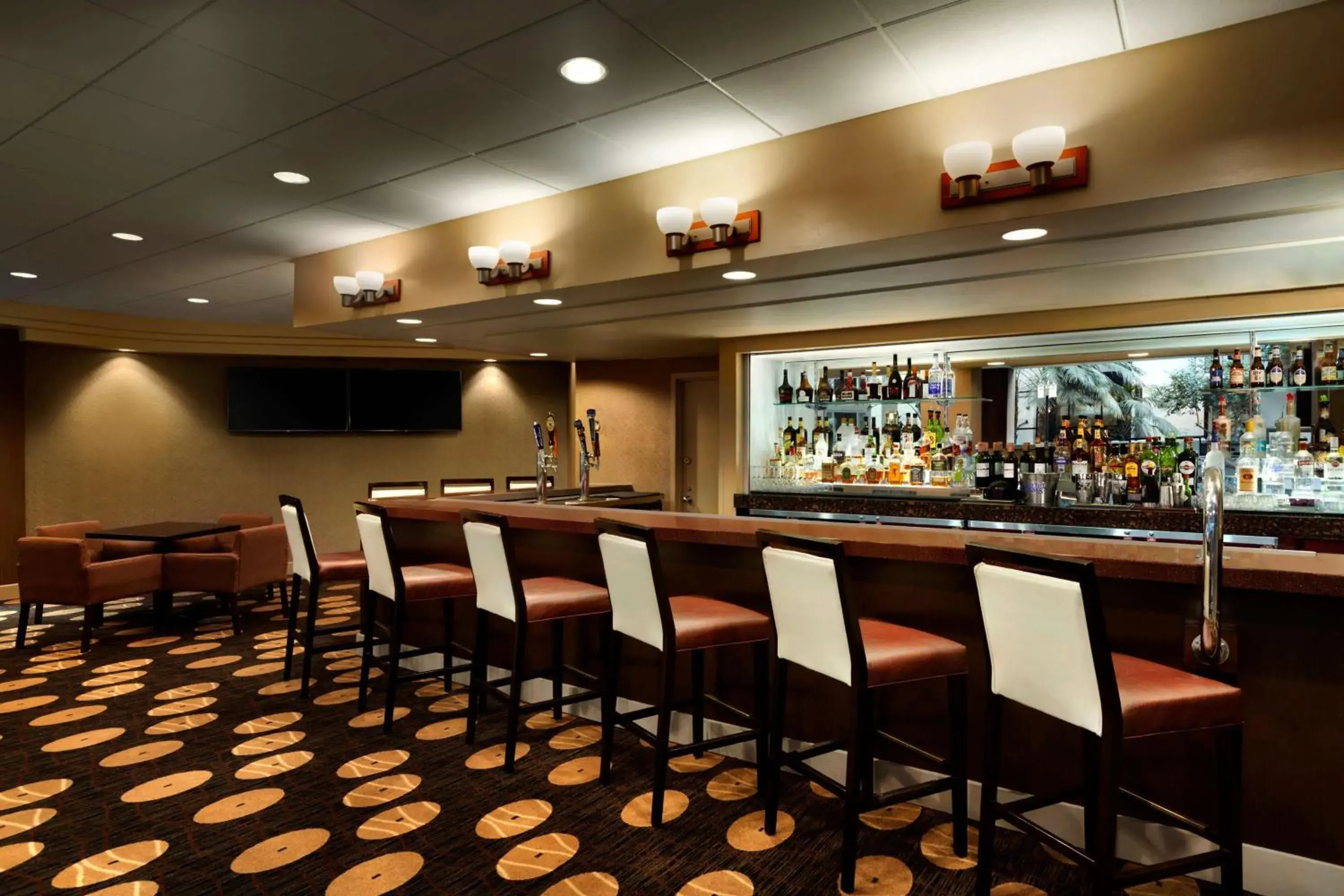 Lounge or bar in Embassy Suites by Hilton Piscataway Somerset Lounge or bar in Embassy Suites by Hilton Piscataway Somerset