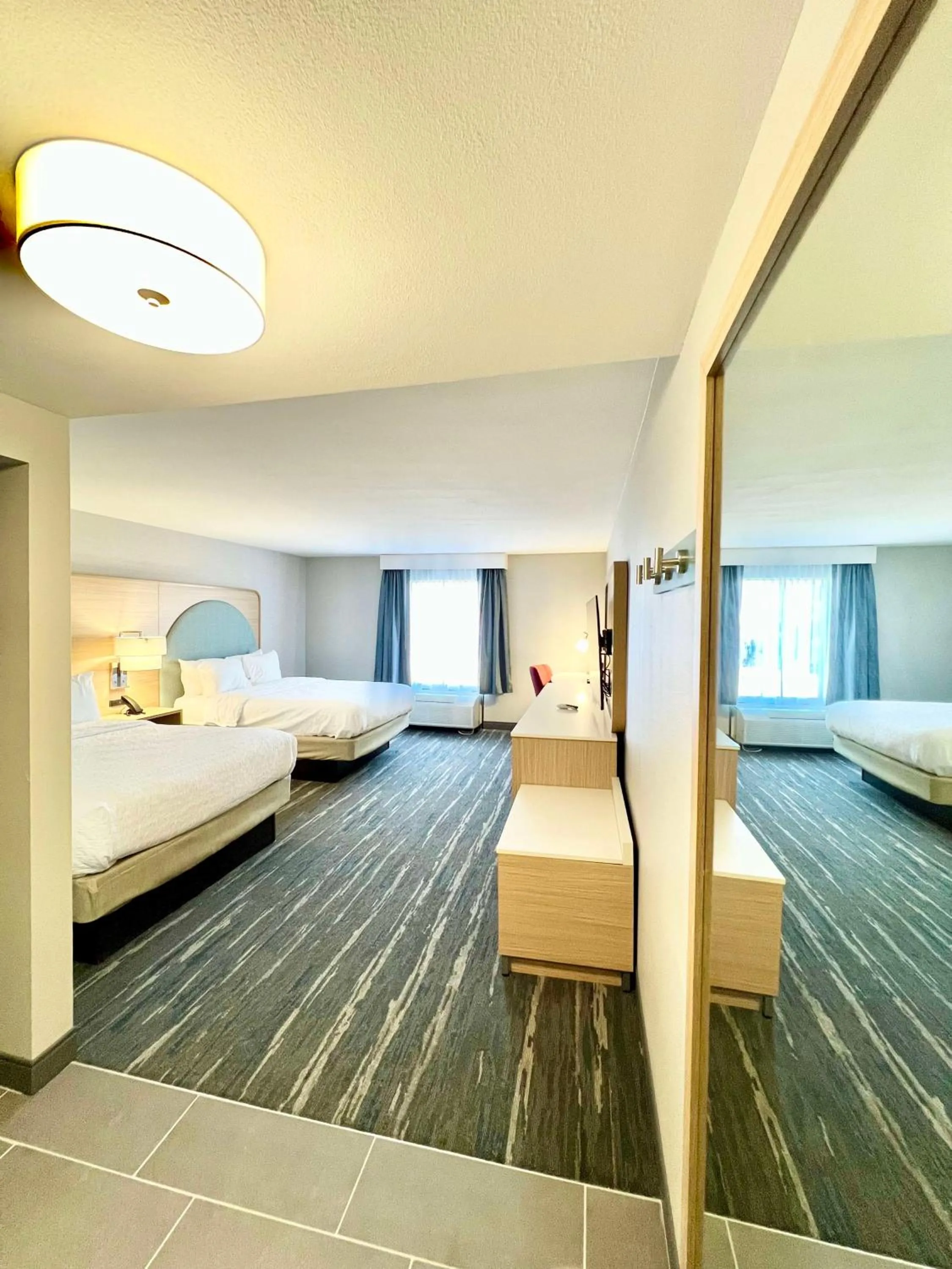 Bed in Hampton Inn Stony Creek