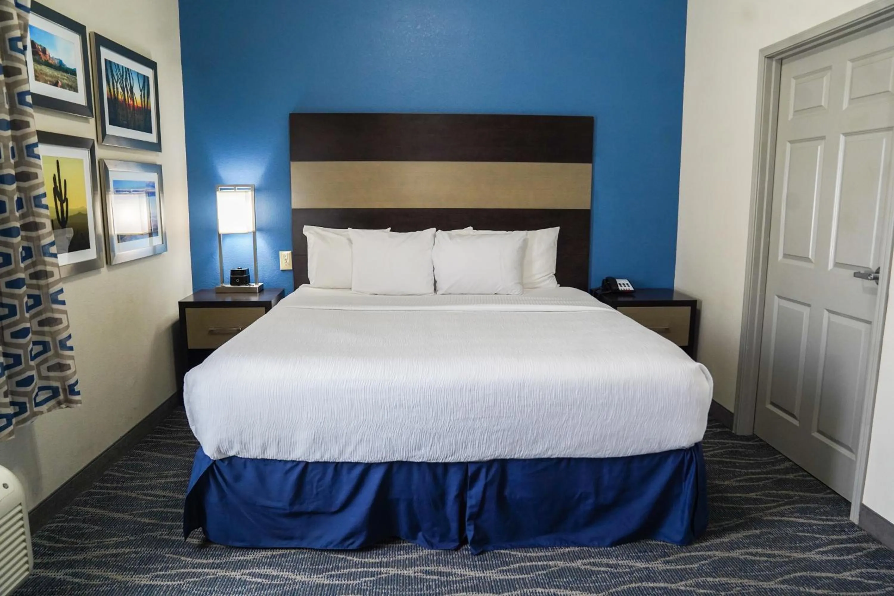 Bed in La Quinta by Wyndham Phoenix I-10 West