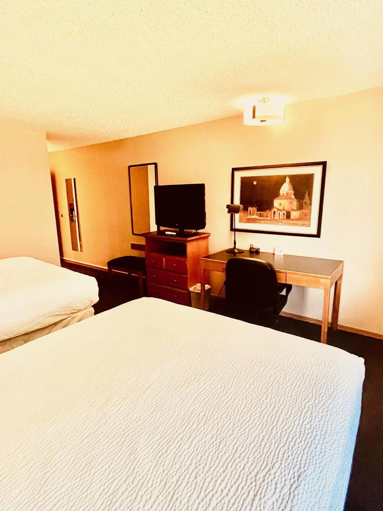 TV and multimedia, Bed in Royal Hotel Lloydminster
