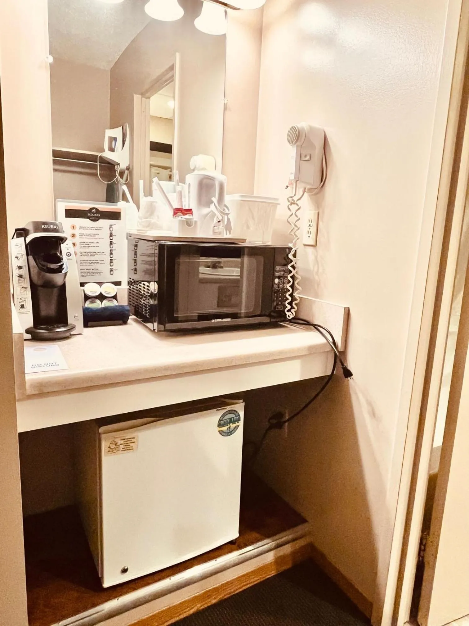 Coffee/tea facilities in Royal Hotel Lloydminster