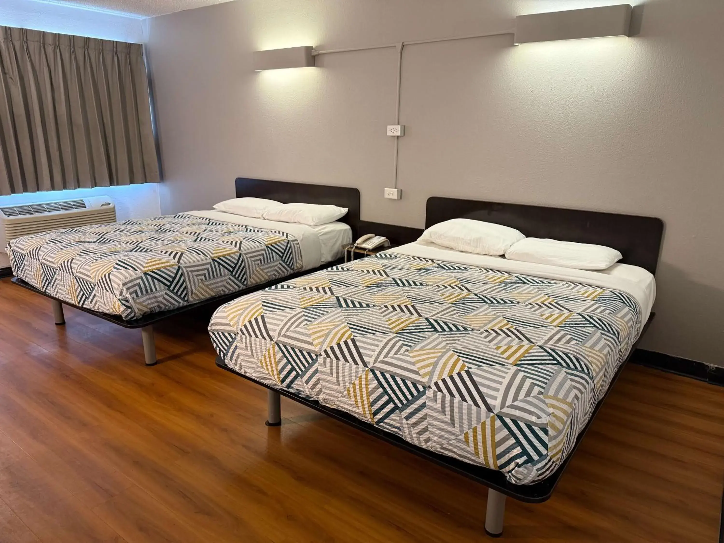 Bedroom, Bed in Motel 6-Joliet, IL - I-80 Bedroom, Bed in Motel 6-Joliet, IL - I-80