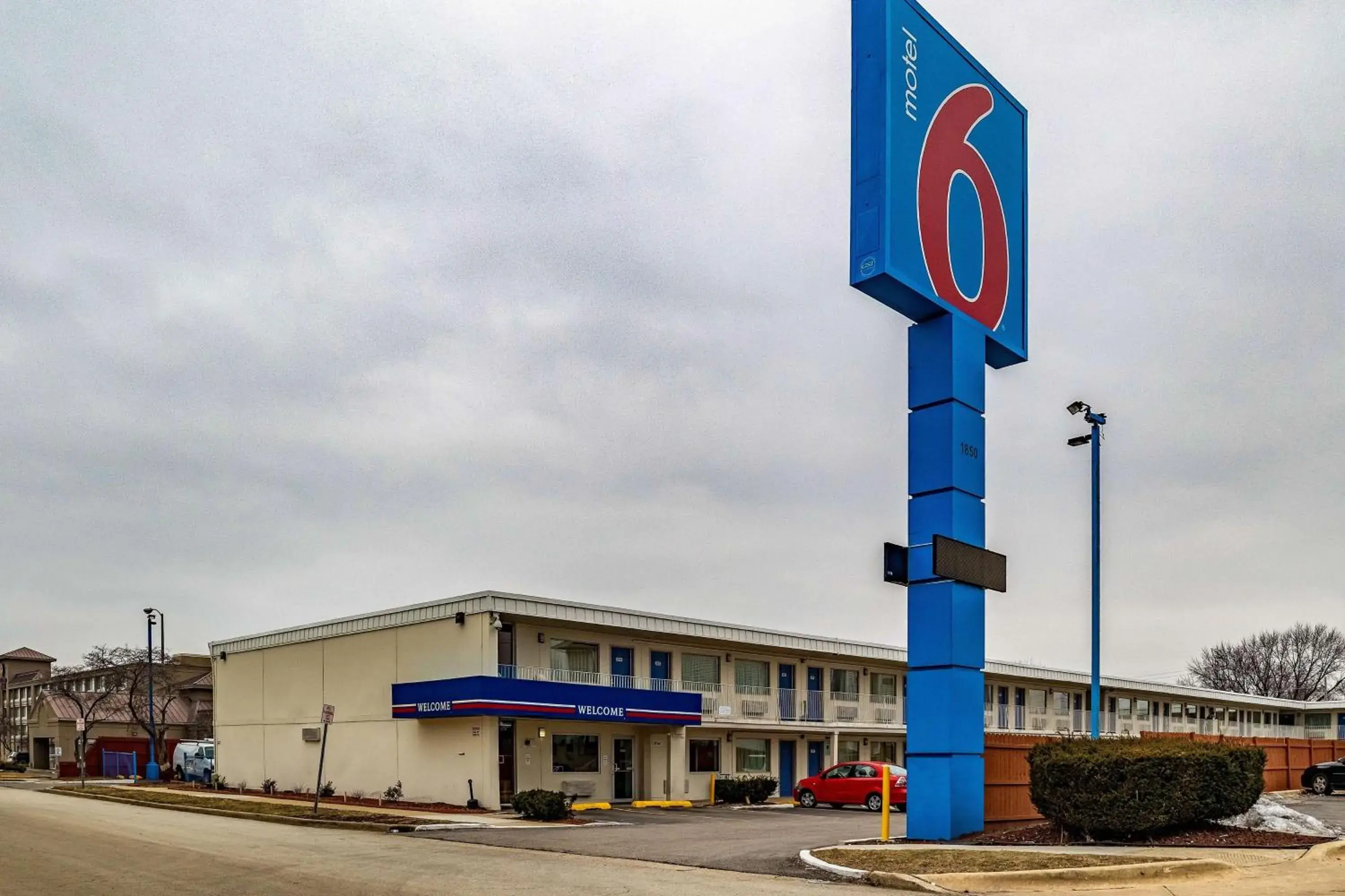 Property building in Motel 6-Joliet, IL - I-80 Property building in Motel 6-Joliet, IL - I-80