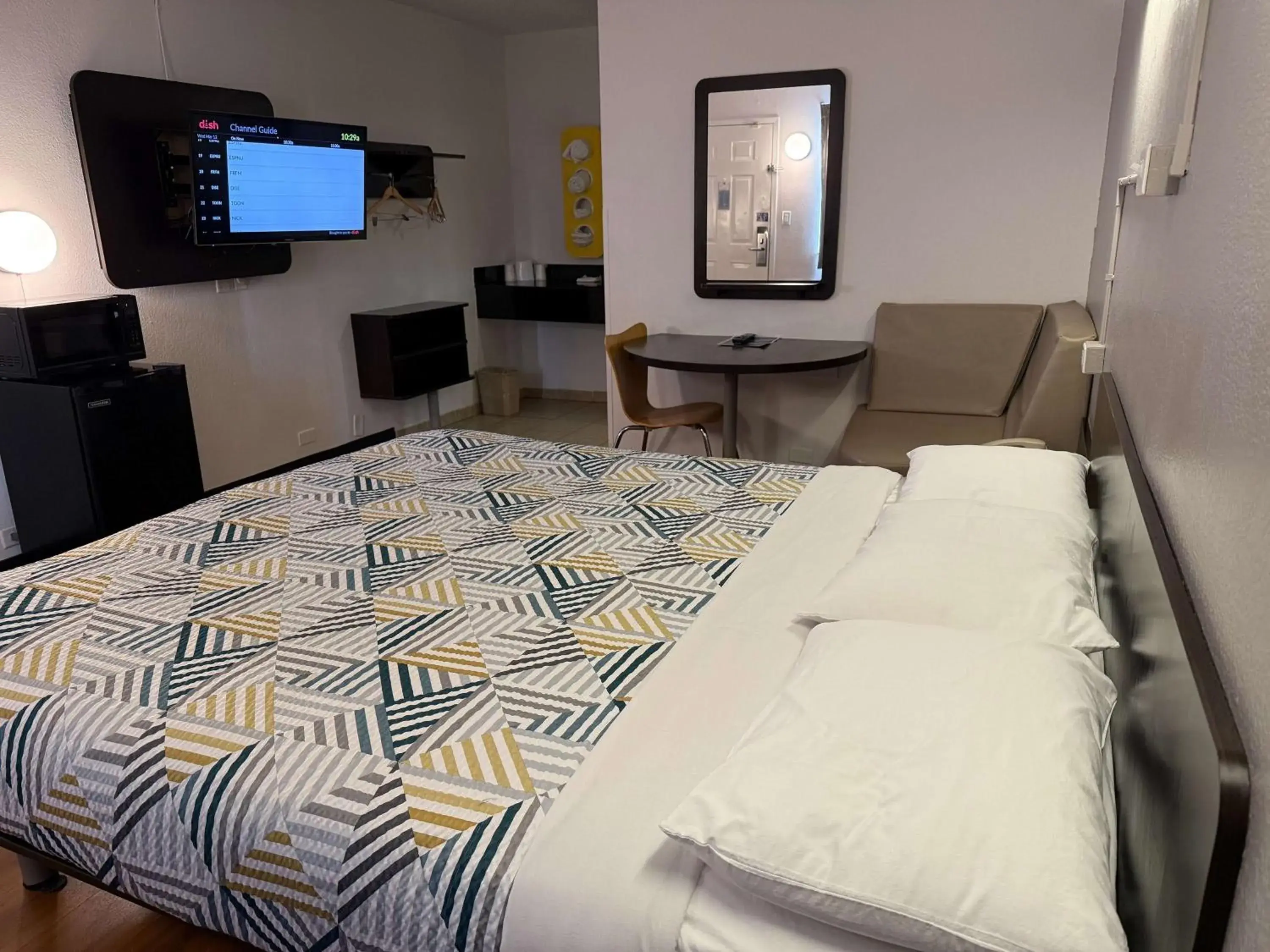 King Room with Roll-in Shower - single occupancy - Disability Access - Non-Smoking in Motel 6-Joliet, IL - I-80 King Room with Roll-in Shower - single occupancy - Disability Access - Non-Smoking in Motel 6-Joliet, IL - I-80