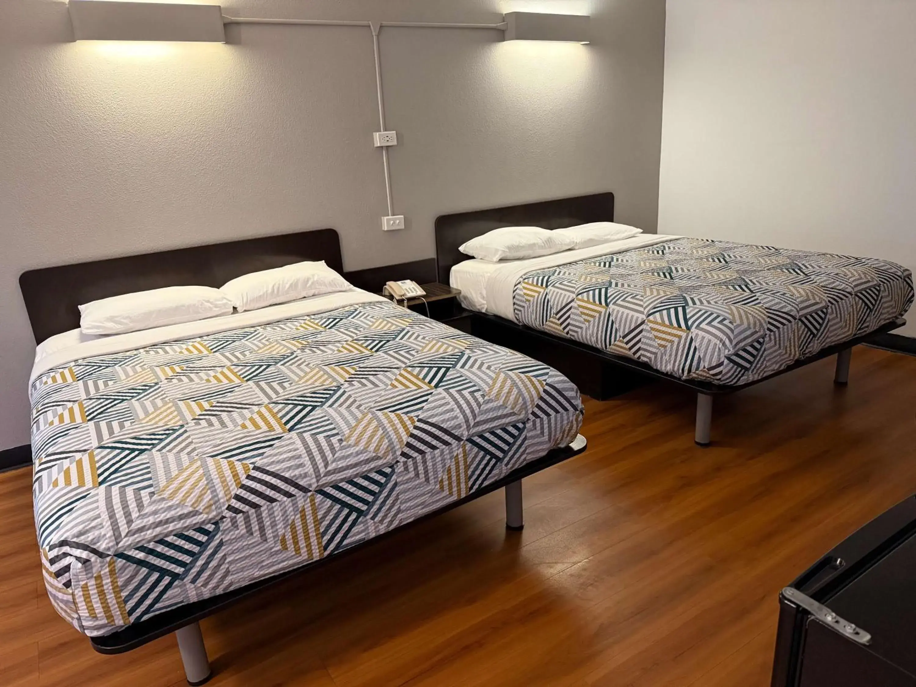 Queen Room with Two Queen Beds - single occupancy - Smoking in Motel 6-Joliet, IL - I-80 Queen Room with Two Queen Beds - single occupancy - Smoking in Motel 6-Joliet, IL - I-80