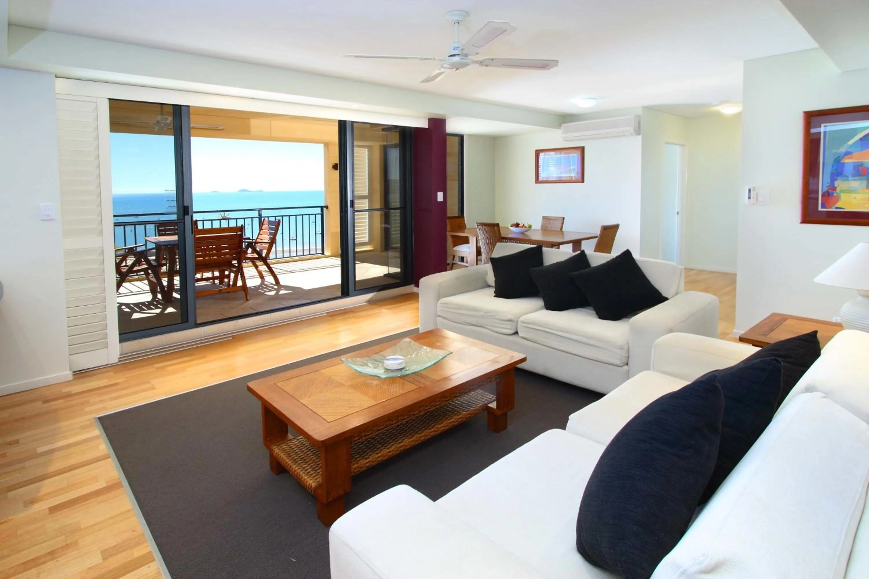 Living room in Pinnacles