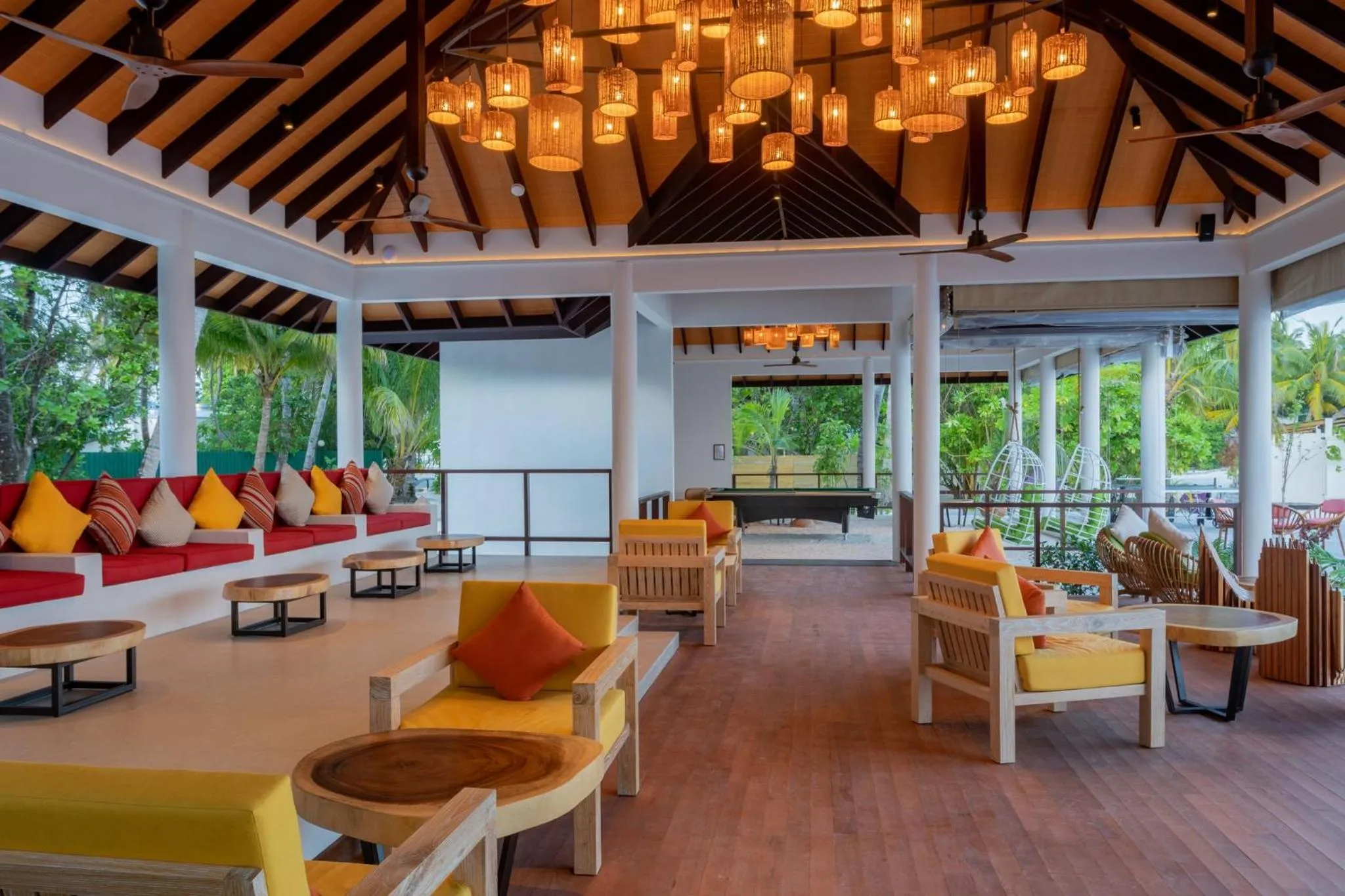 Lounge or bar in Cinnamon Hakuraa Huraa Maldives - All Inclusive Adults-Only Escape with One-way Free Speedboat