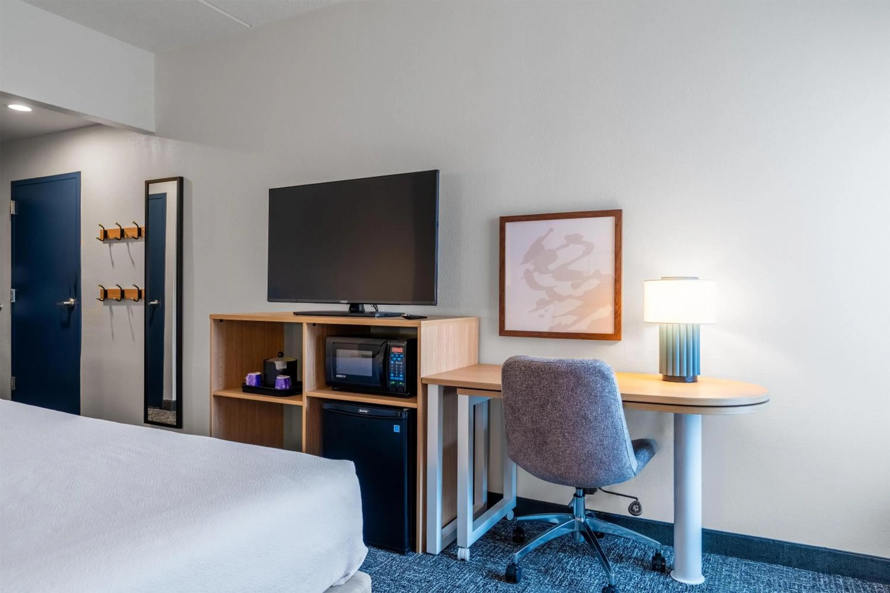 Bedroom, Bed in Spark by Hilton Atlanta Kennesaw Town Center