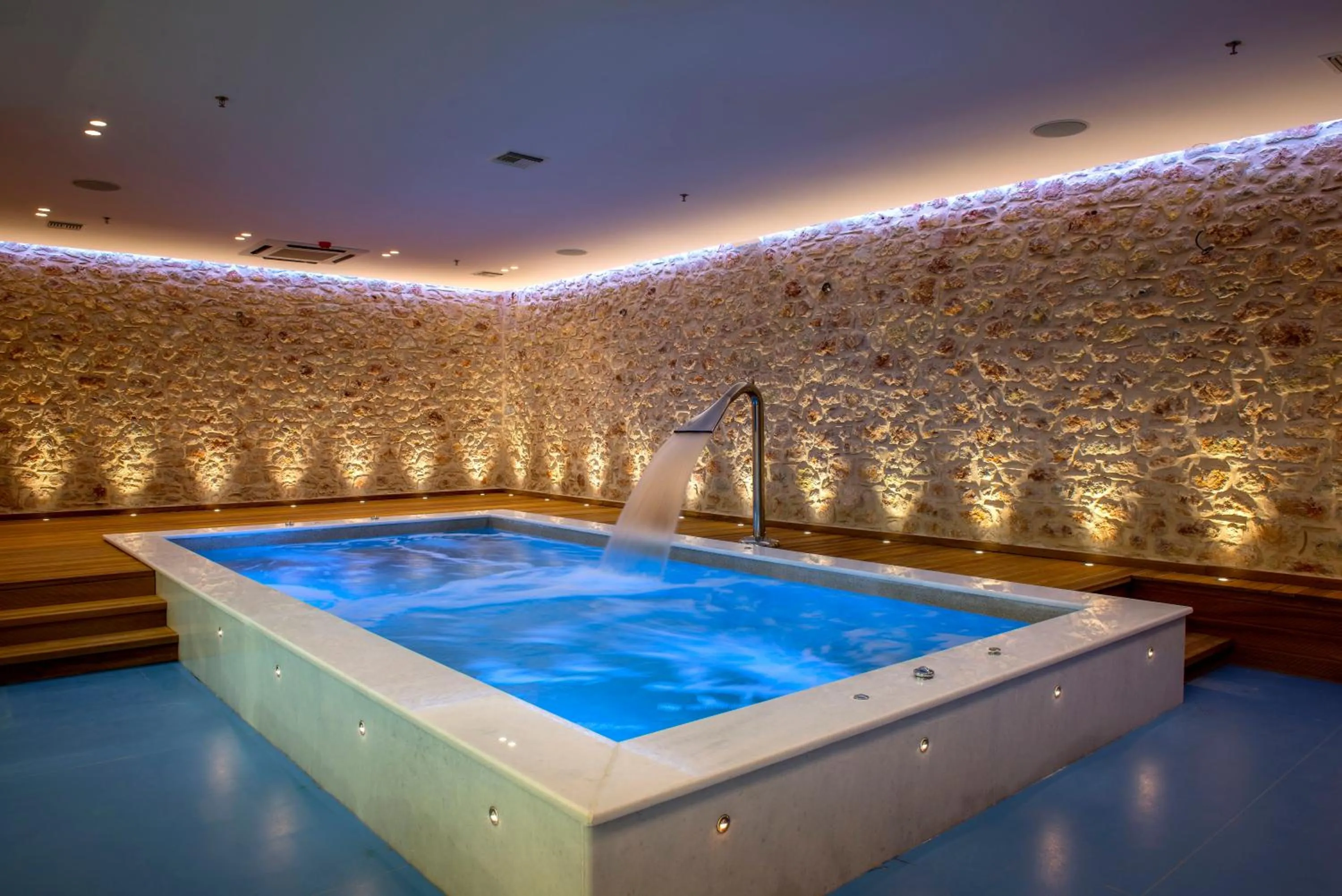 Hot Tub in Mystras Grand Palace Resort & Spa