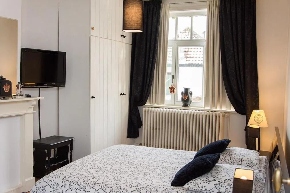 Deluxe Double Room with Bath in Huis Sint-Andriescruyse
