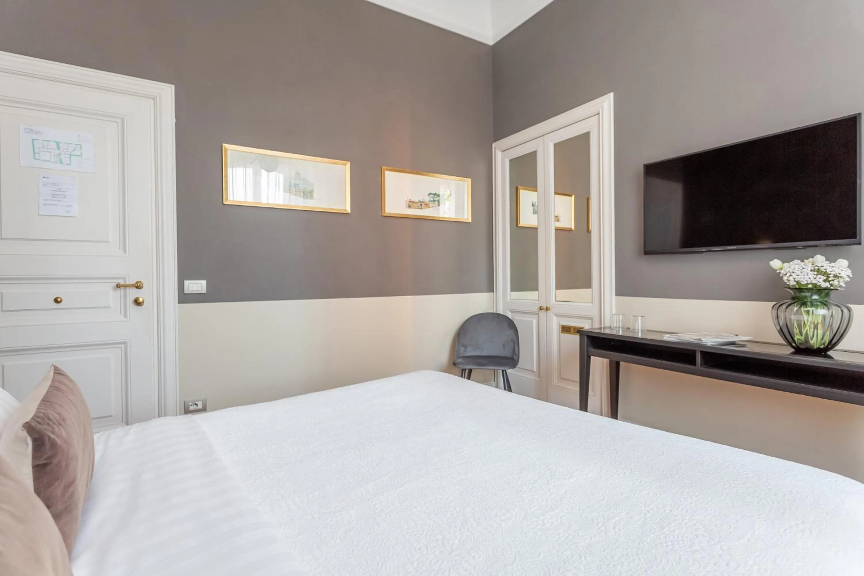 Photo of the whole room, Bed in Hotel Parrasio