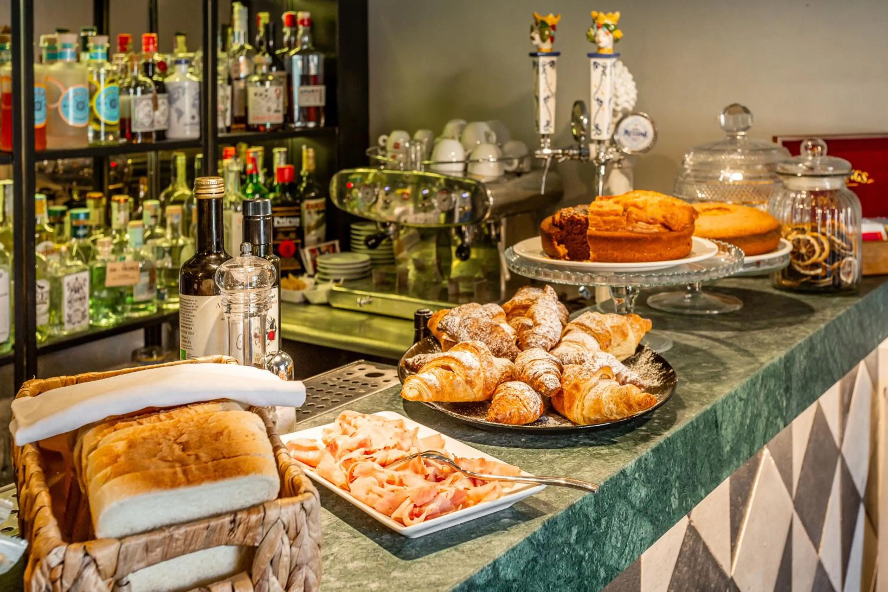 Breakfast in Hotel Parrasio