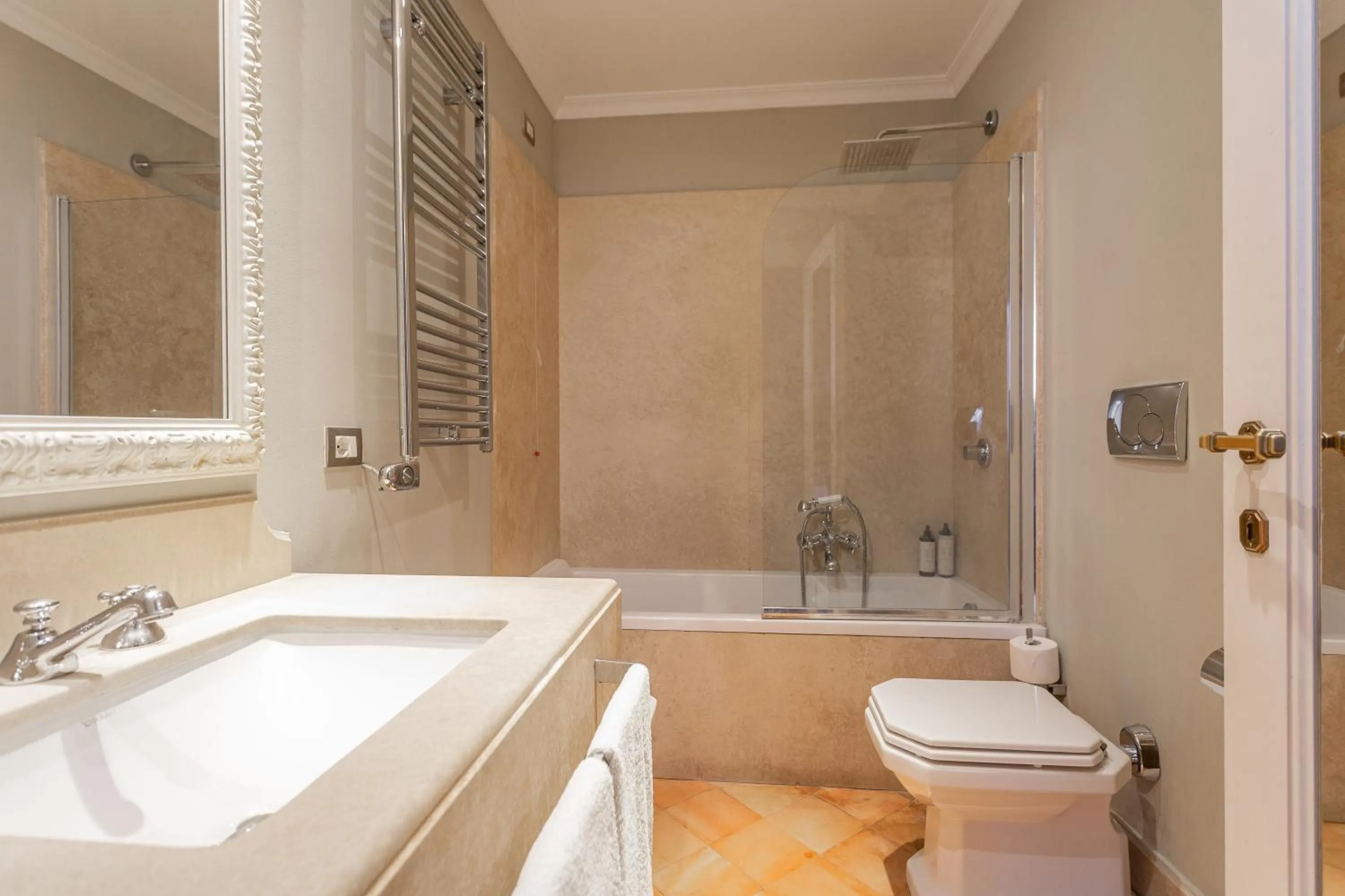 Bathroom in Hotel Parrasio