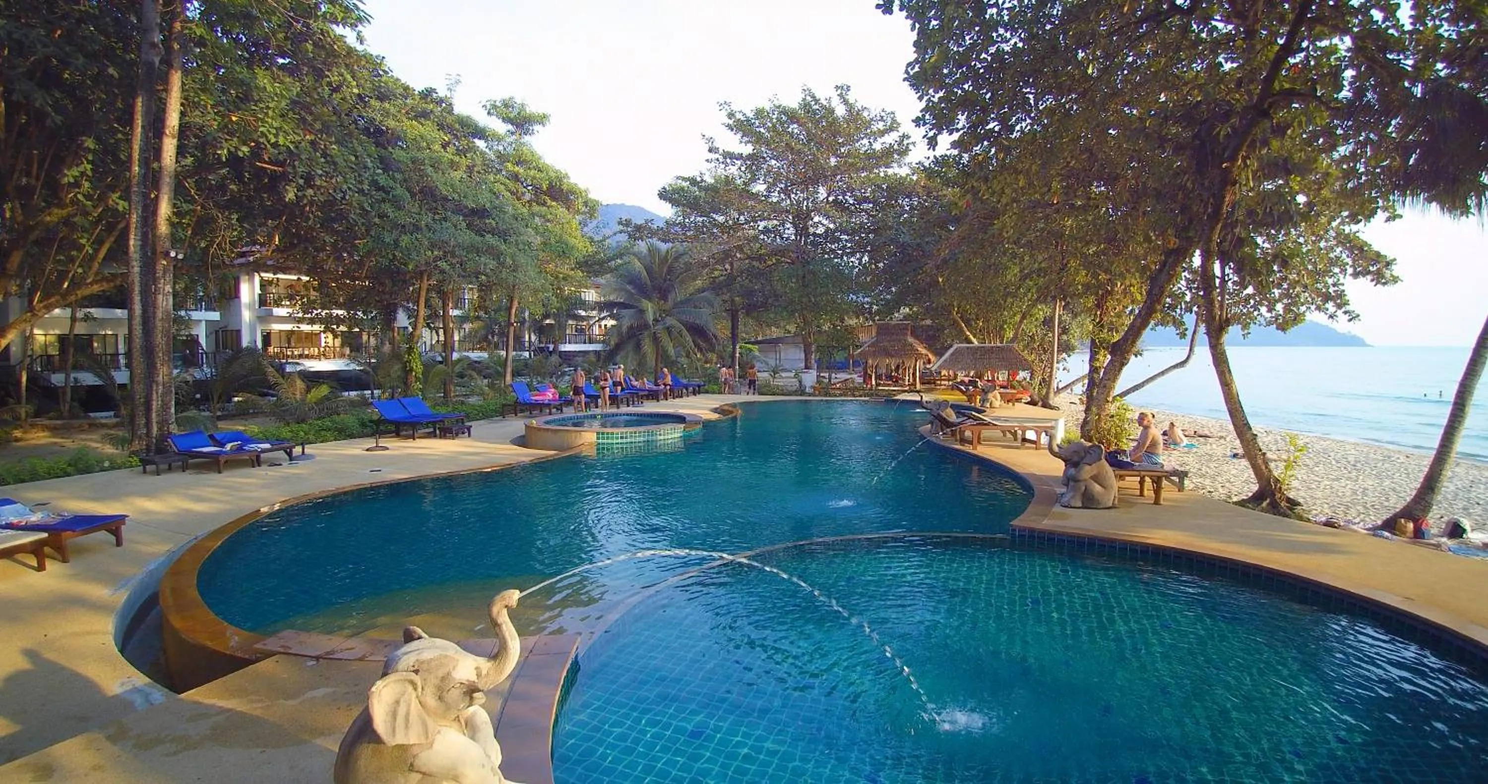 Swimming pool in Siam Beach Resort