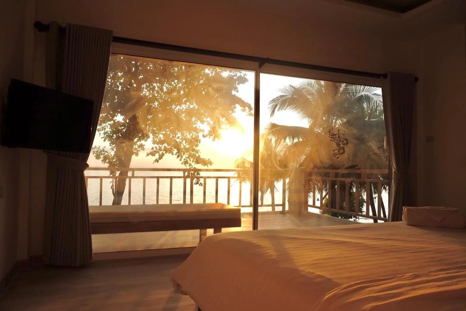 Bed in Siam Beach Resort